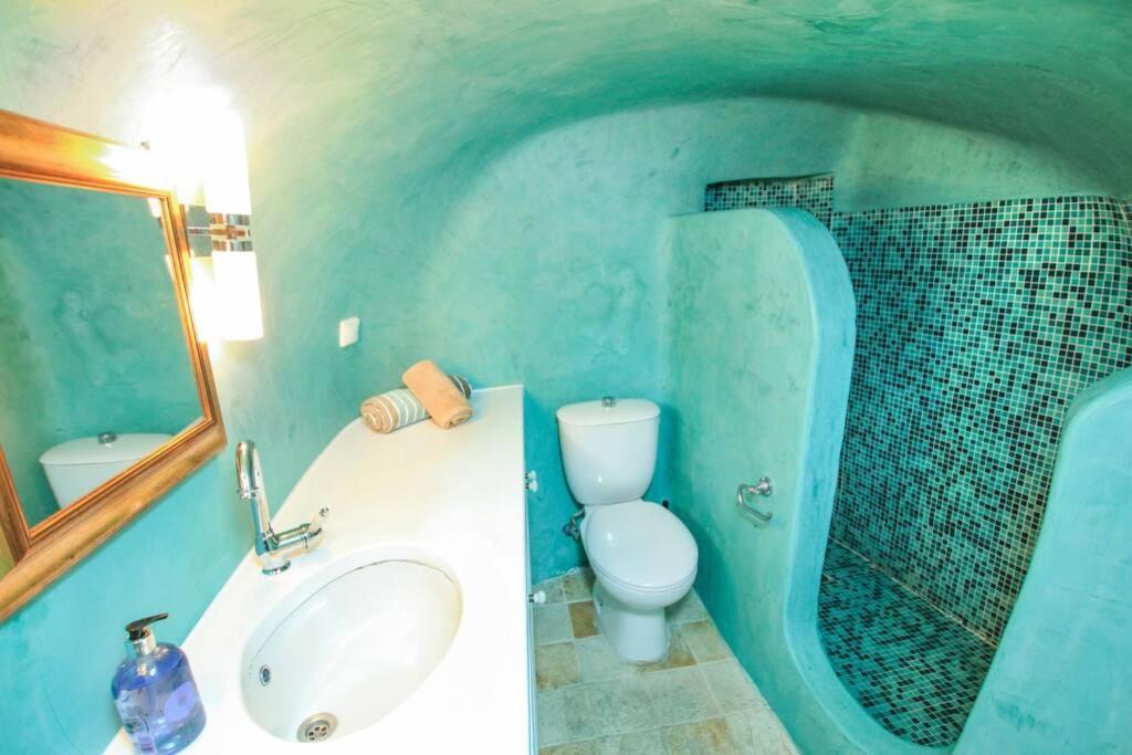 Dionyssos Cave House *