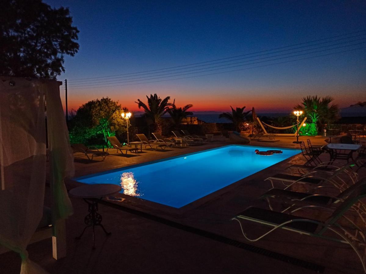 Ecoxenia Aparthotel Oia (Santorini)