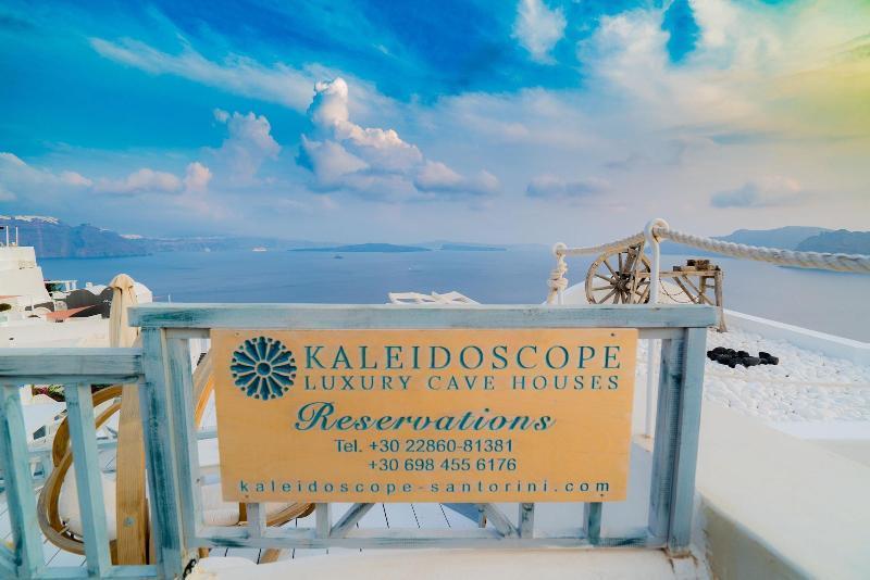 Kaleidoscope Cave Oia (Santorini)