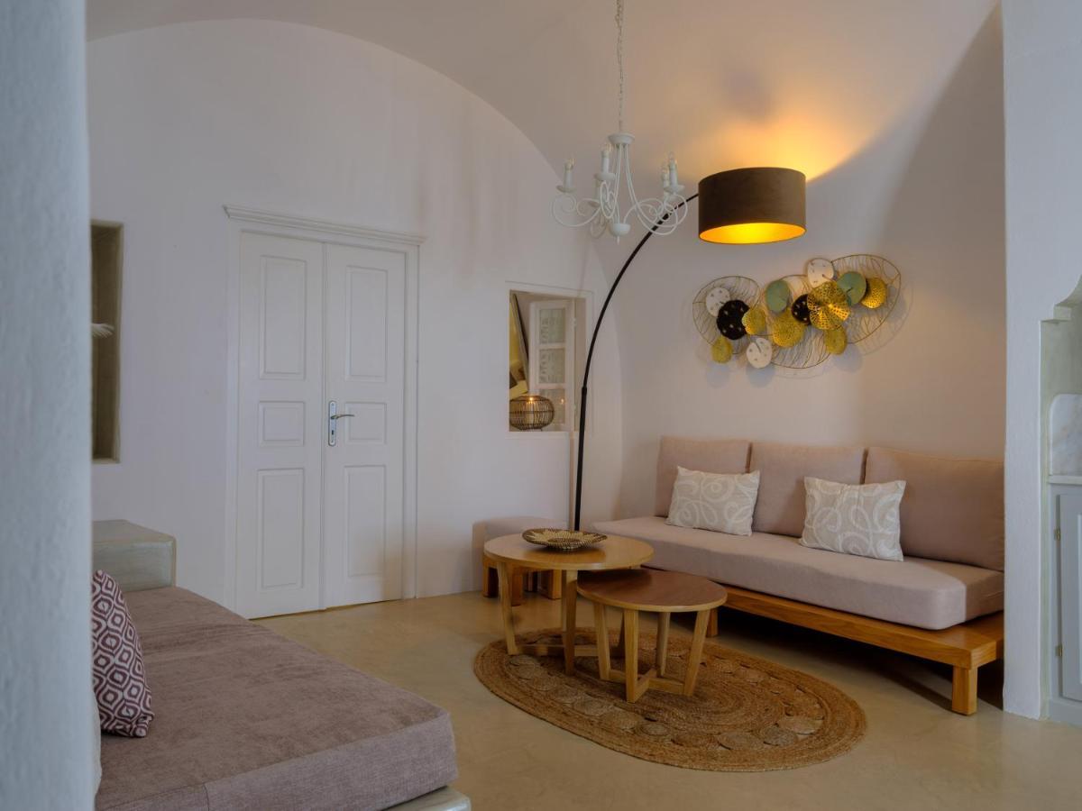 Strogili Aparthotel Oia (Santorini)