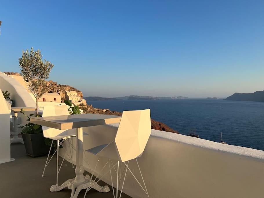 Lioyerma Cave Villa2 With Private Hot Tub Oia (Santorini)
