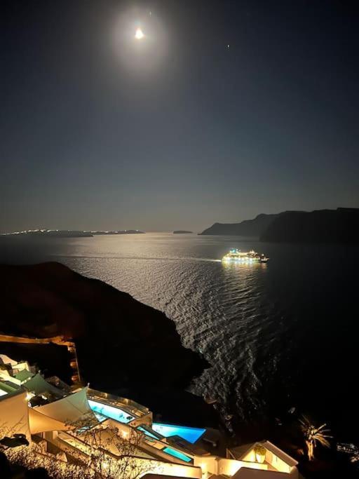 Lioyerma Cave Villa2 With Private Hot Tub Oia (Santorini)