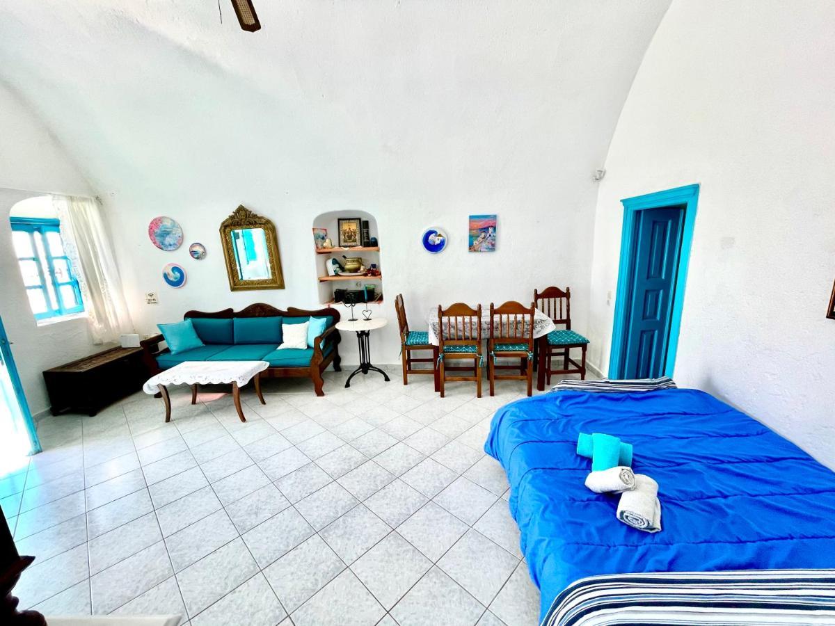 Sunset Queen In Apartment Oia (Santorini)