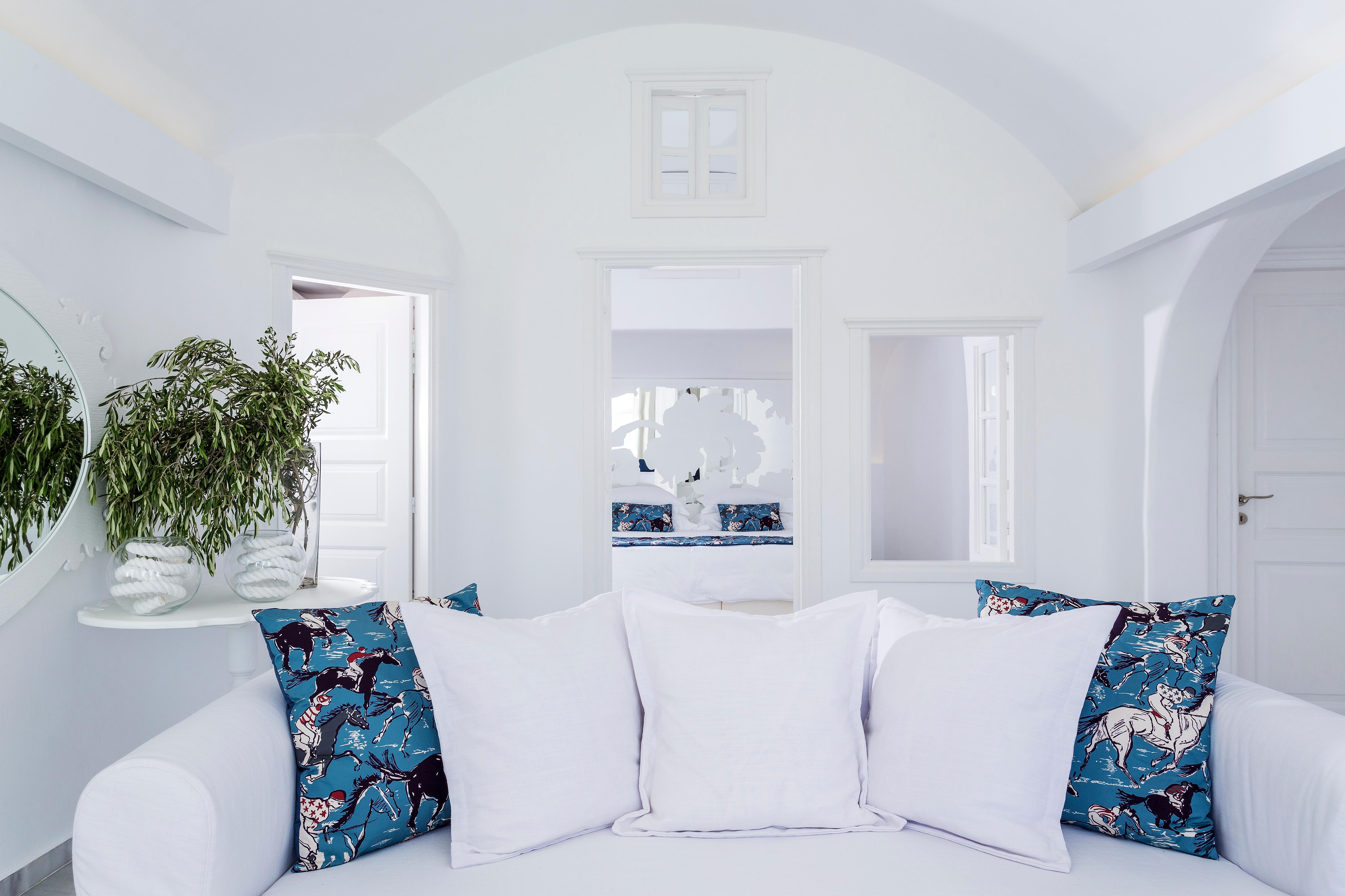 Canaves - Small Luxury Of The World Ia