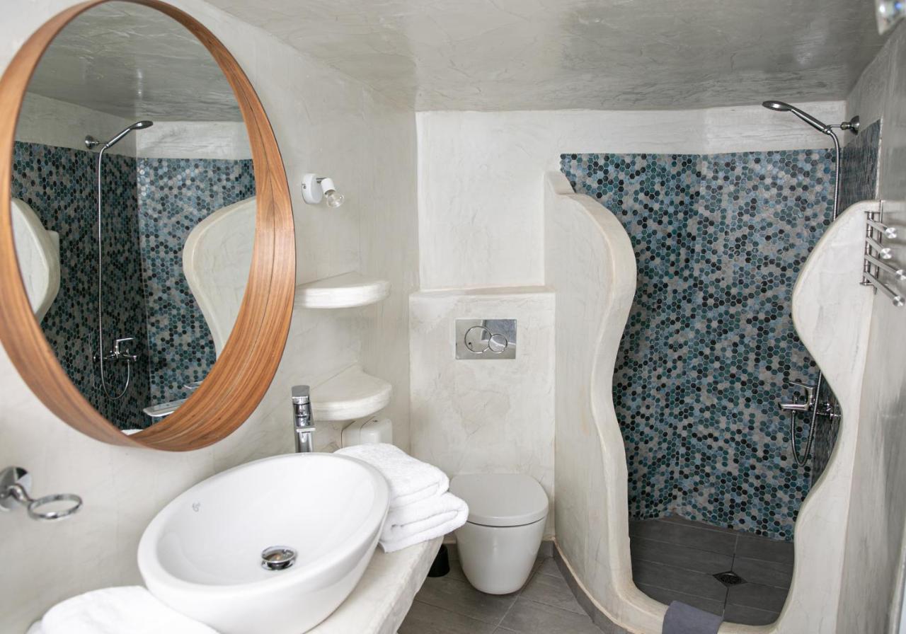 Vogue Hotel Oia (Santorini)