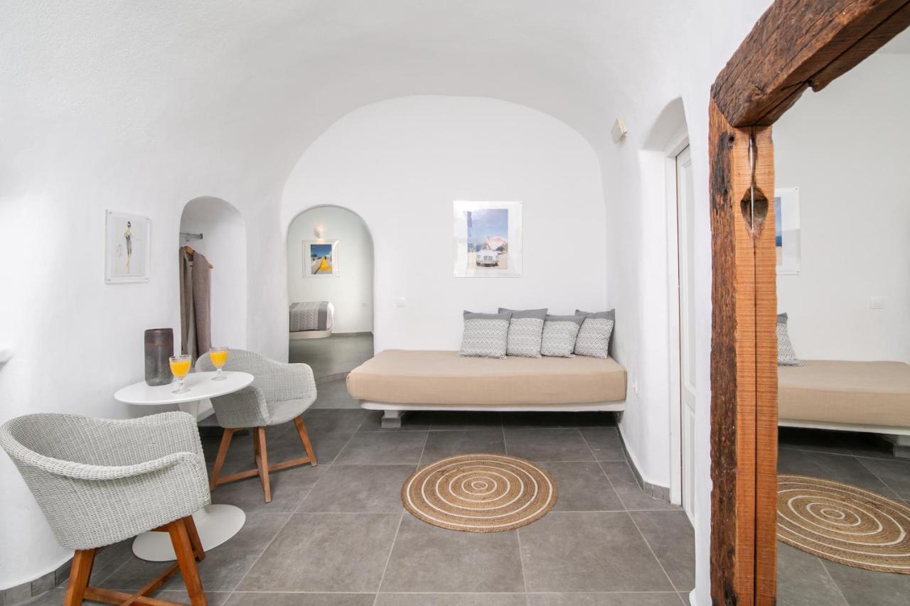 Vogue Hotel Oia (Santorini)