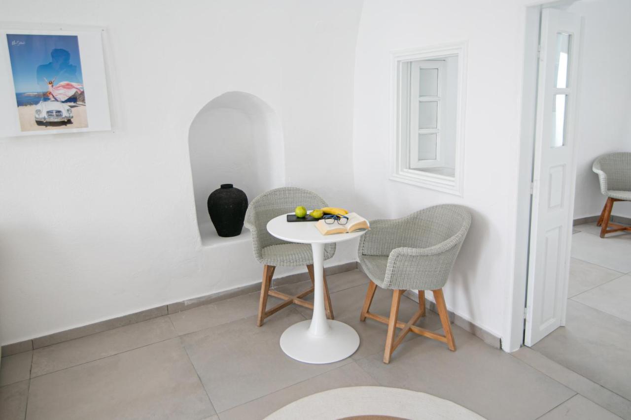 Vogue Oia (Santorini)