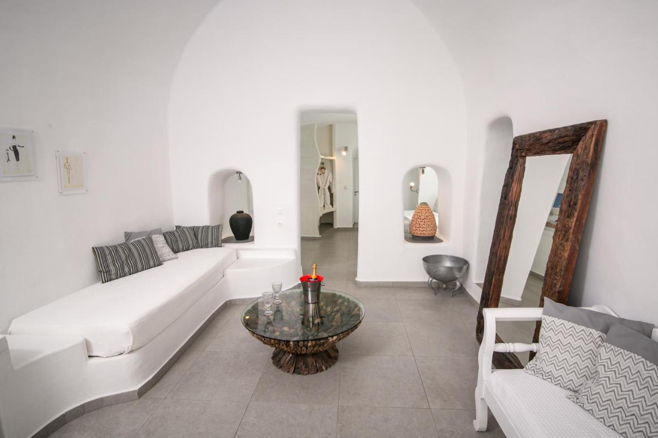 Vogue Oia (Santorini)