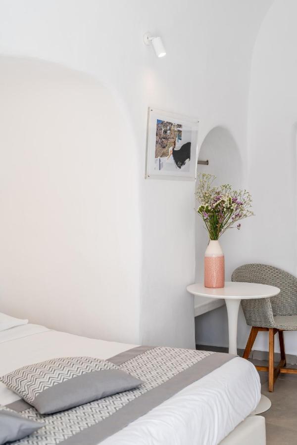 Vogue Hotel Oia (Santorini)