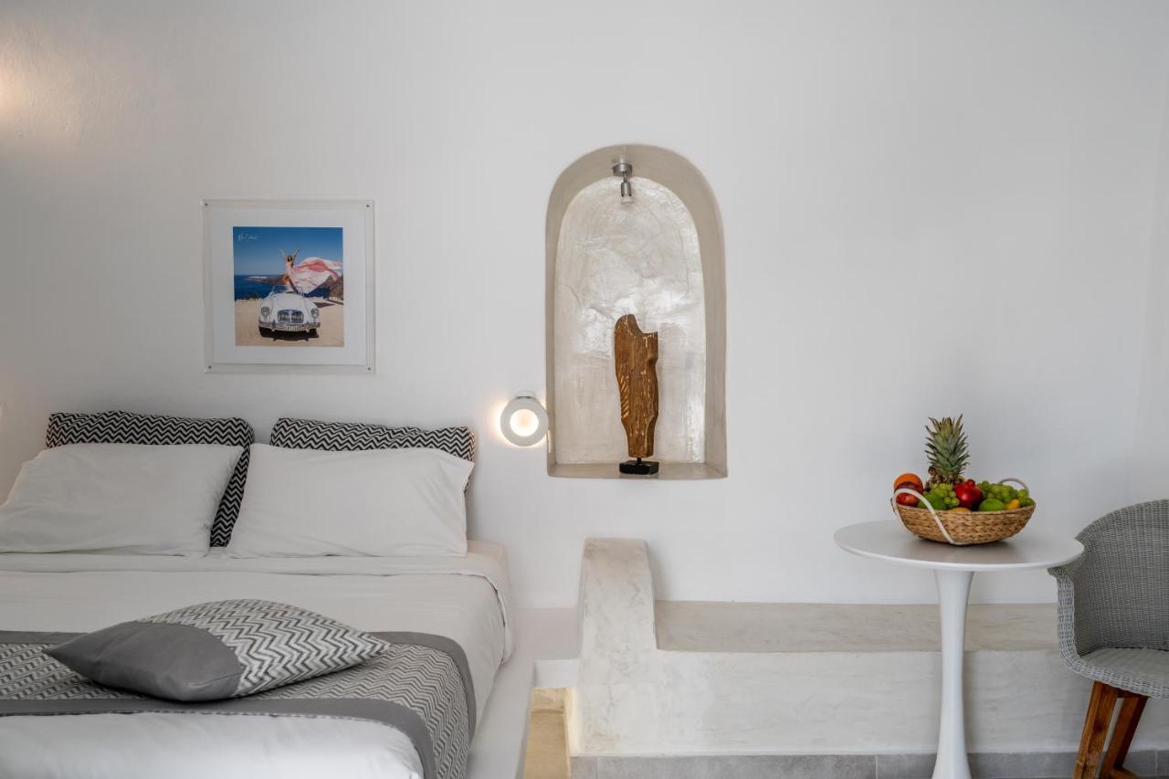Vogue Oia (Santorini)