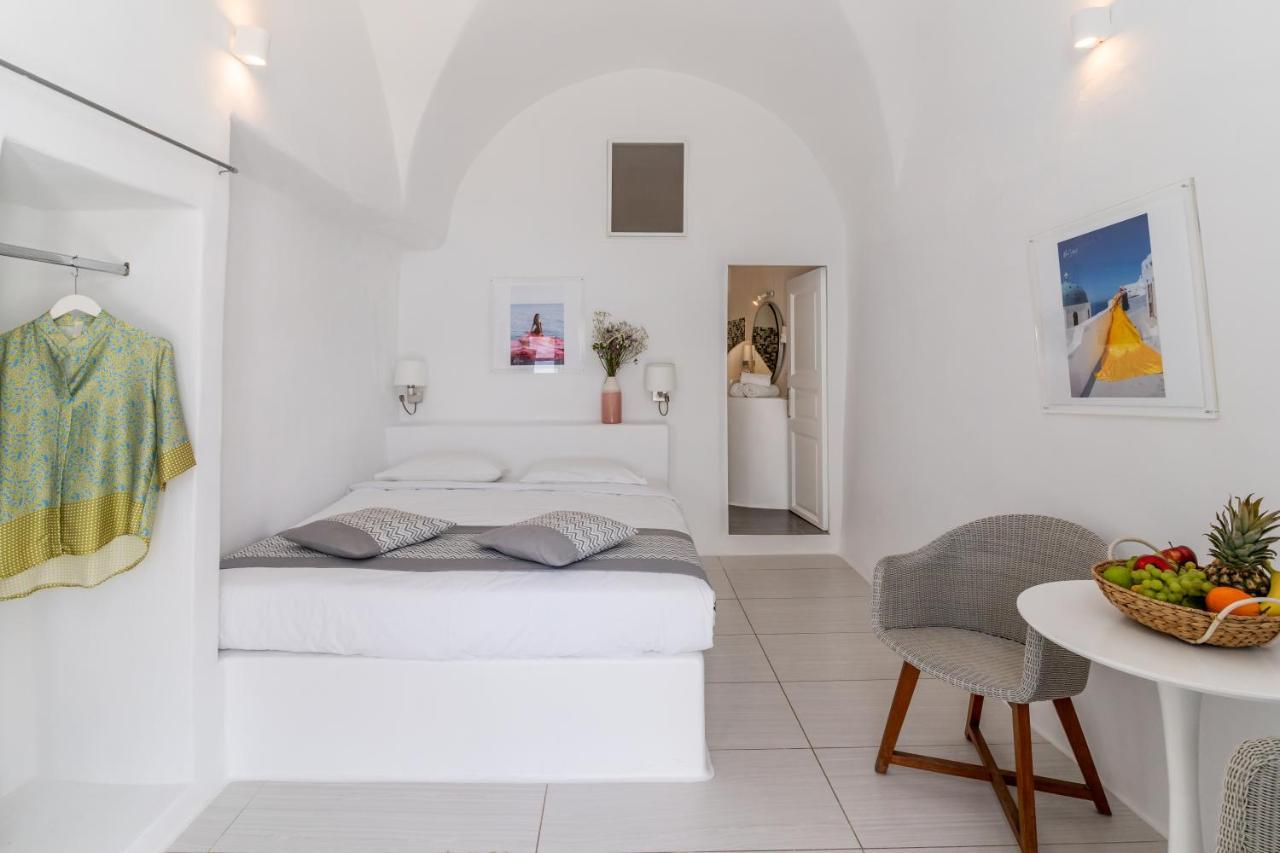 Vogue Oia (Santorini)