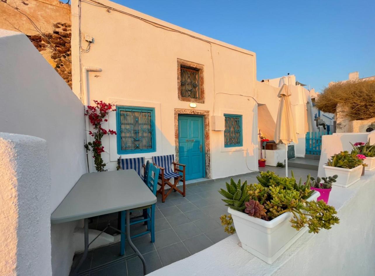 Sunset Queen In Oia (Santorini)
