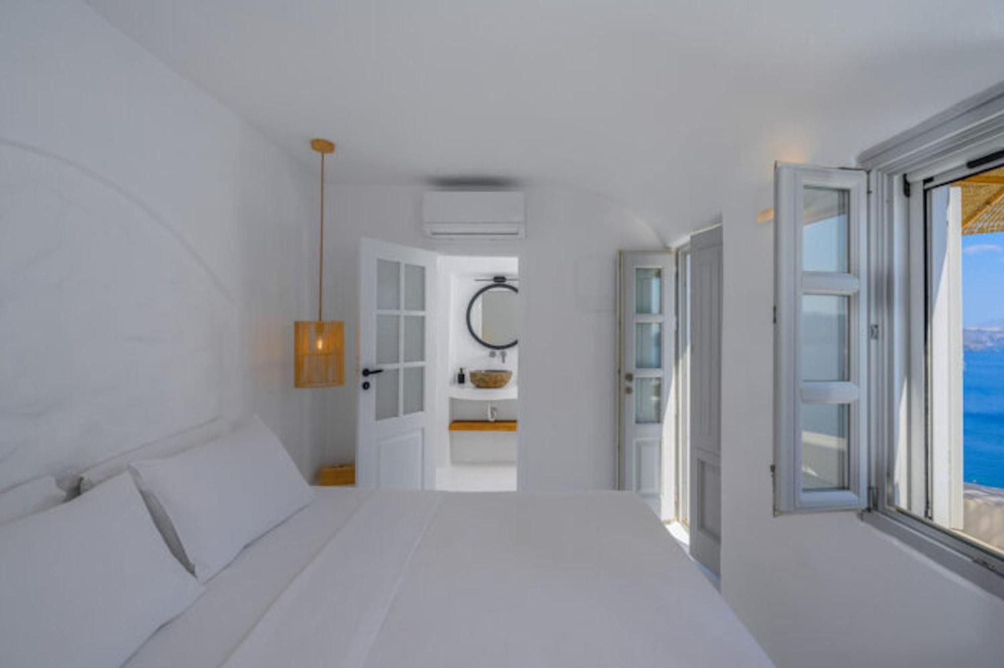 Beautiful Santorini 1 Bedroom Blissful Retreat Breathtaking Caldera Sea Views Outdoor Hot Tub Villa