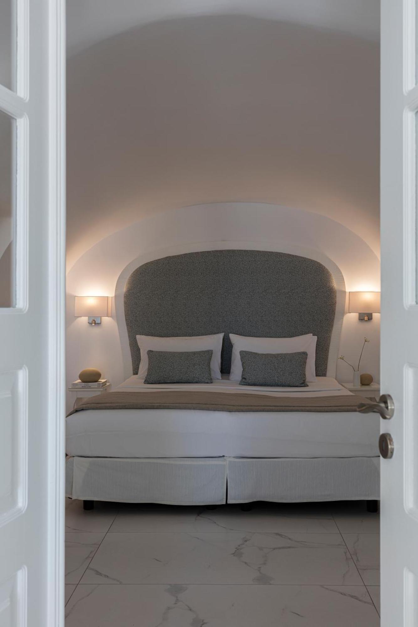 Canaves - Small Luxury Of The World Ia