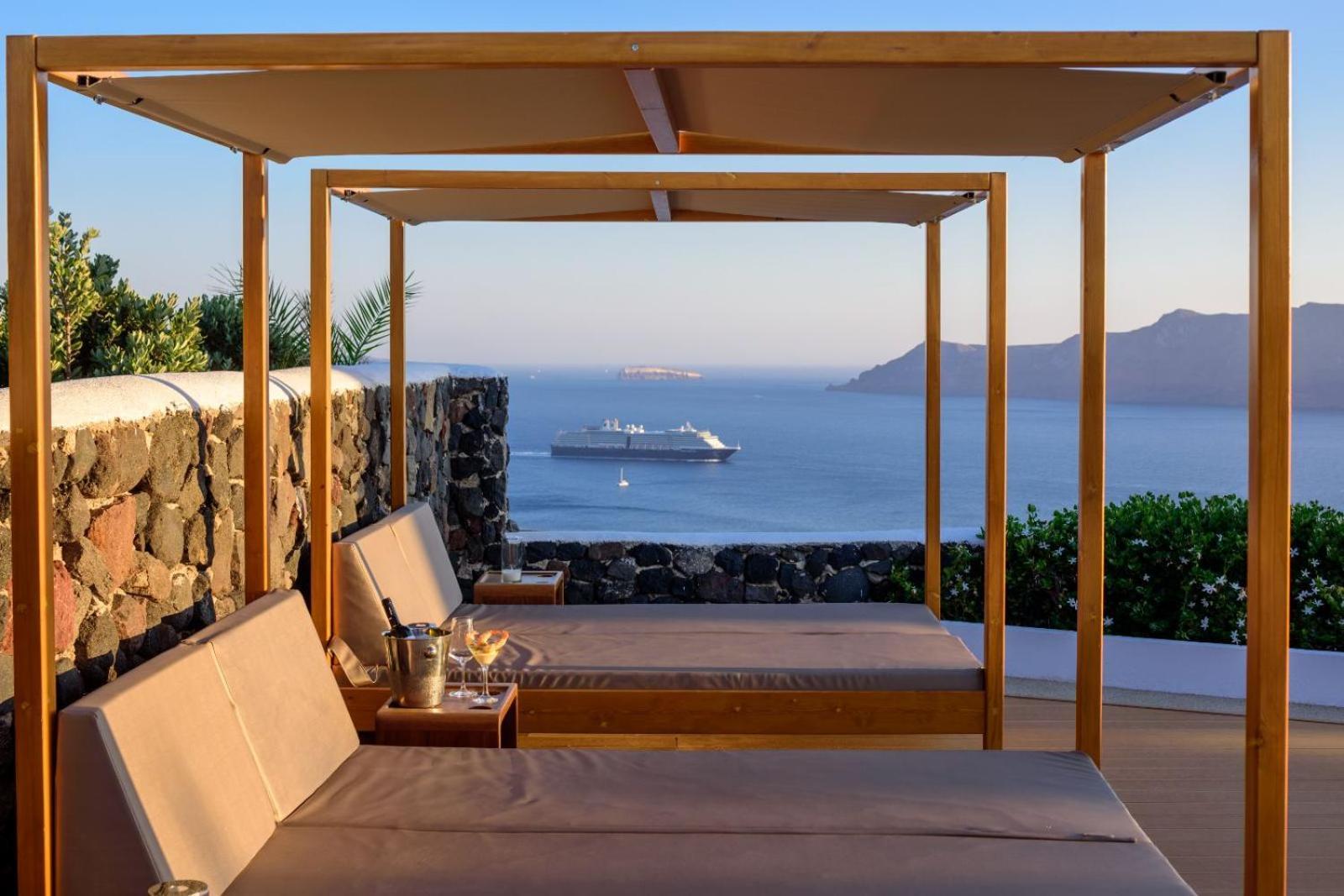 Strogili Aparthotel Oia (Santorini)