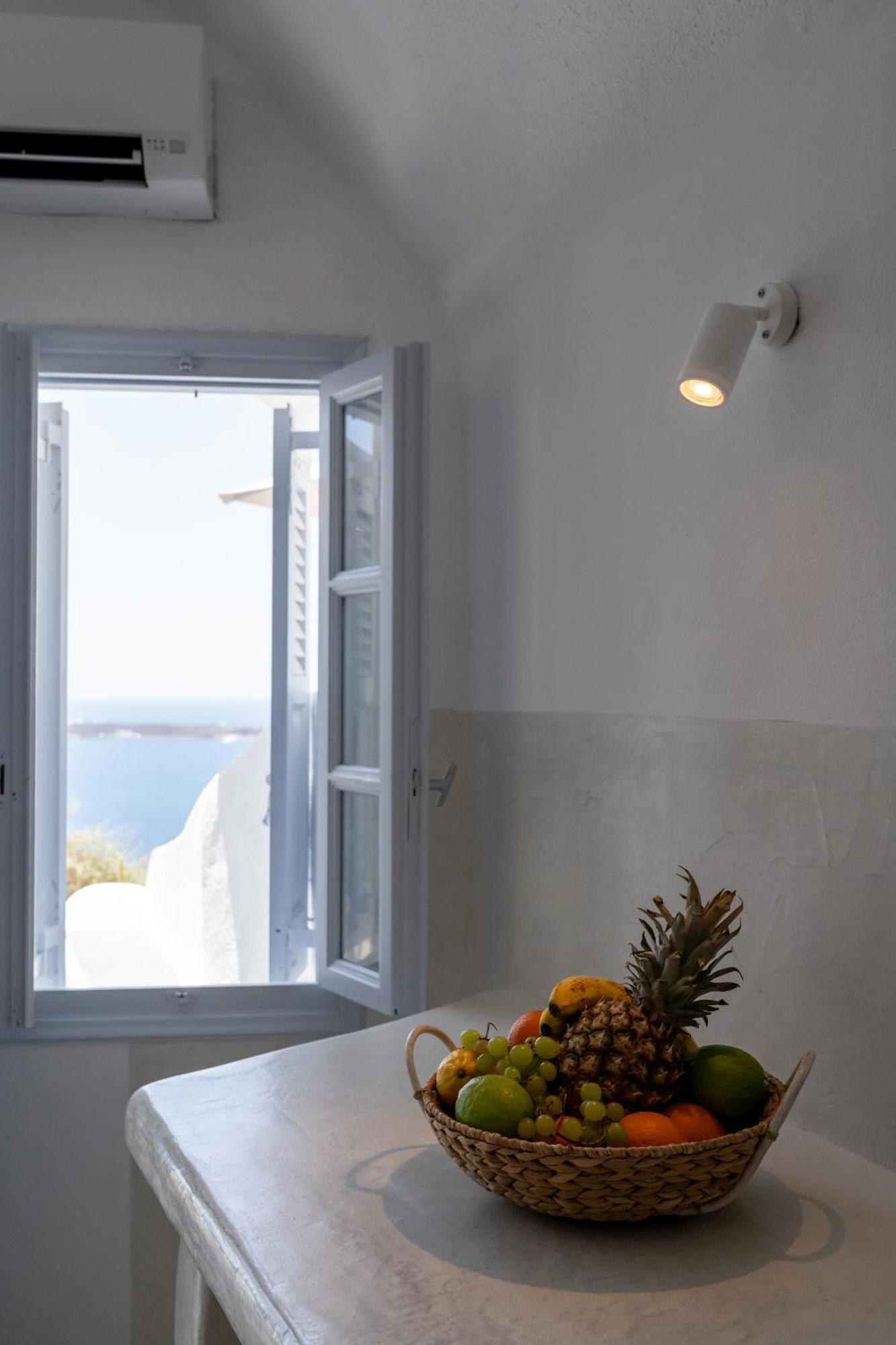 Vogue Hotel Oia (Santorini)