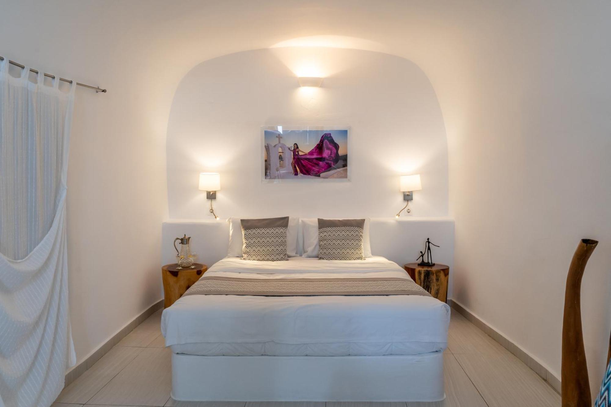 Vogue Oia (Santorini)