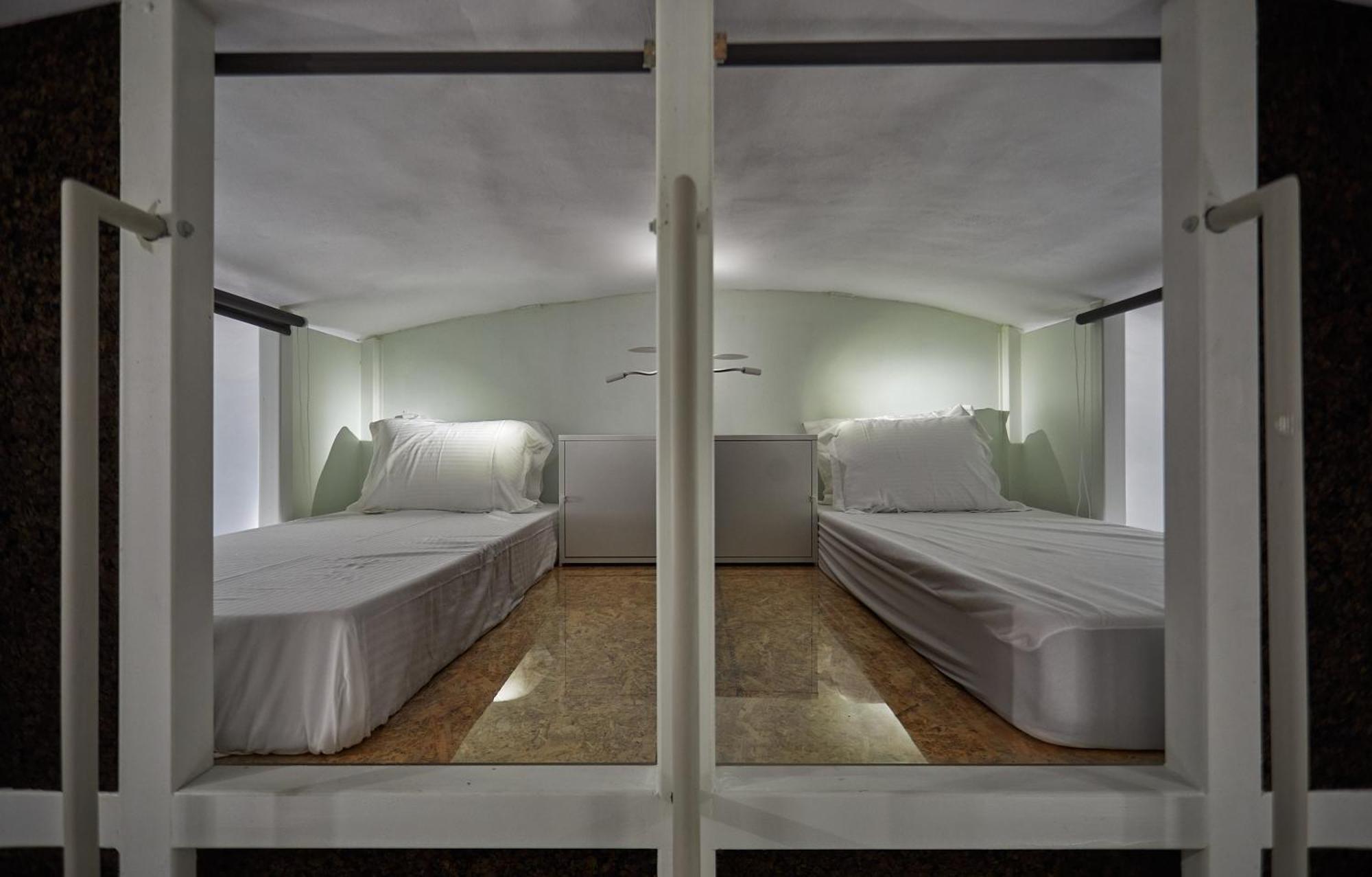 16 Hostel Oia (Santorini)