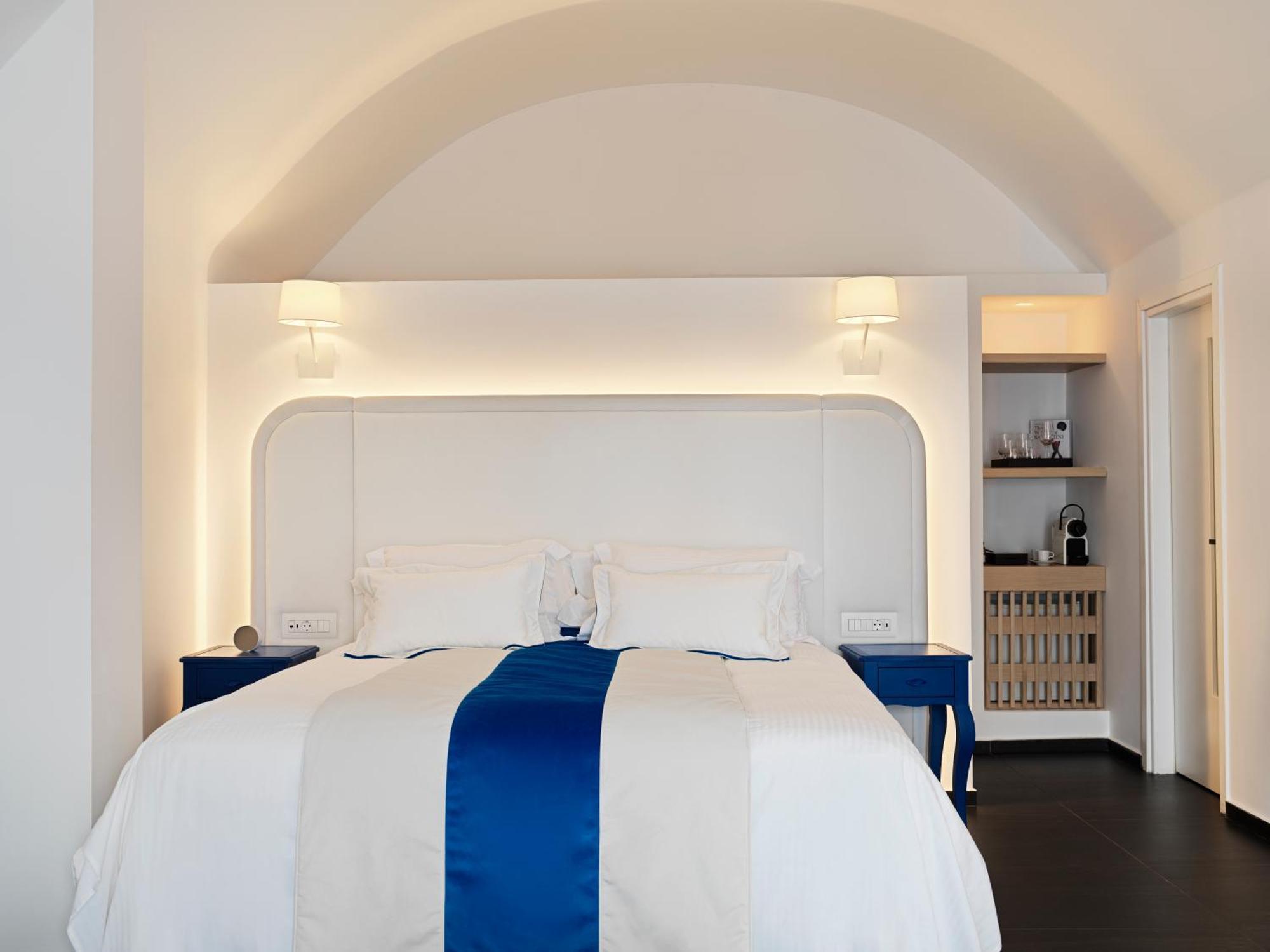 Hotel Katikies Santorini - The Leading Of The World