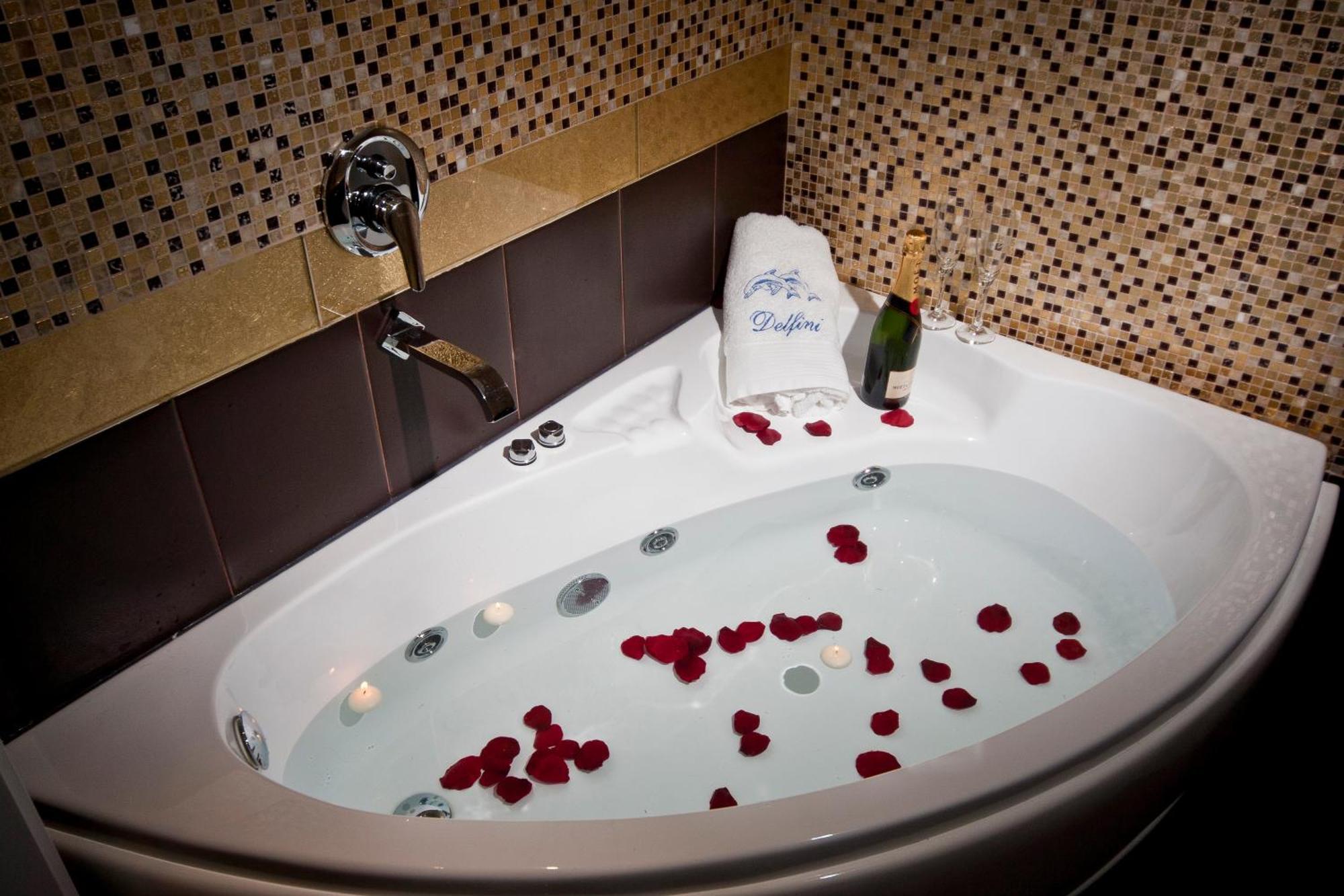 Aparthotel Delfini 3*