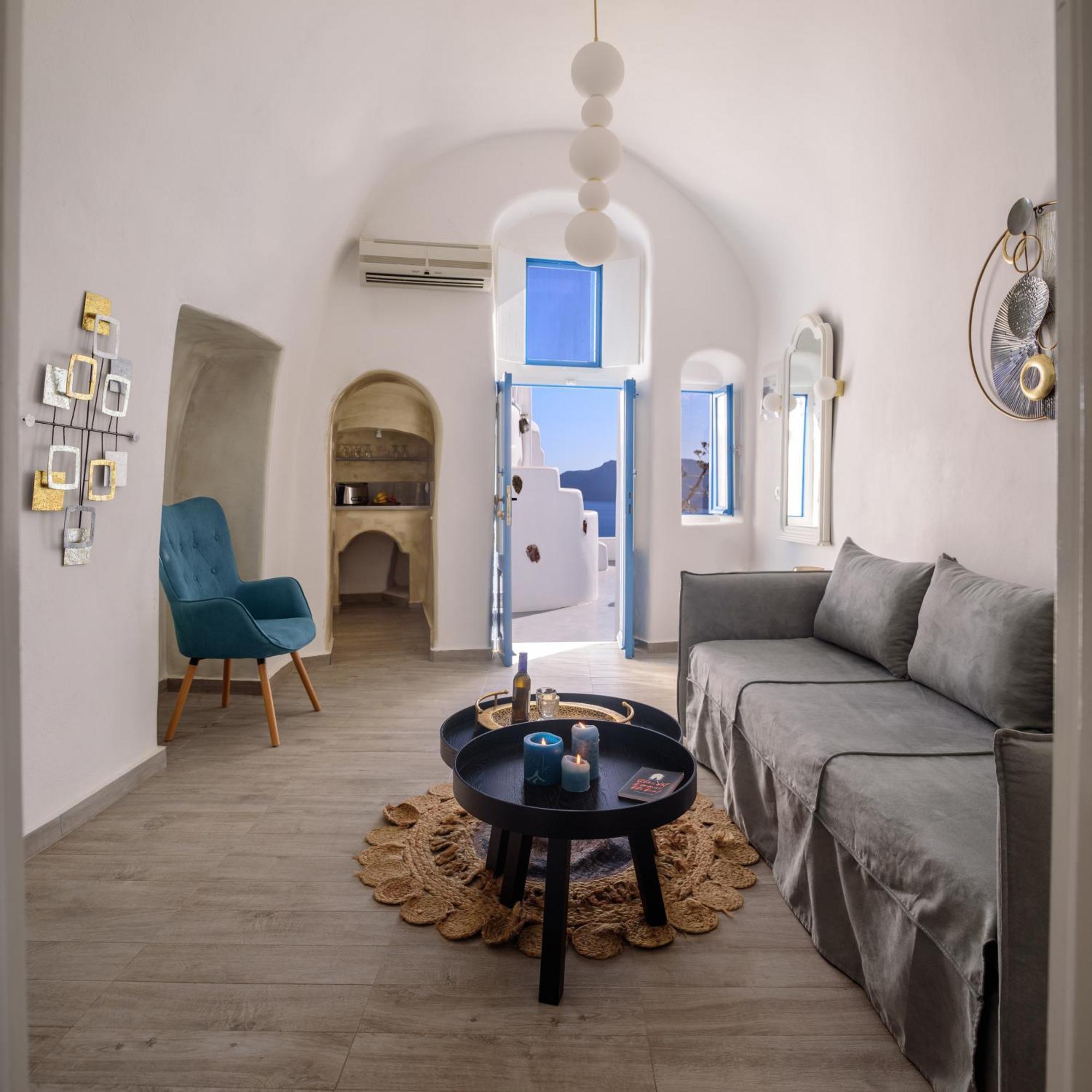 Strogili Aparthotel Oia (Santorini)