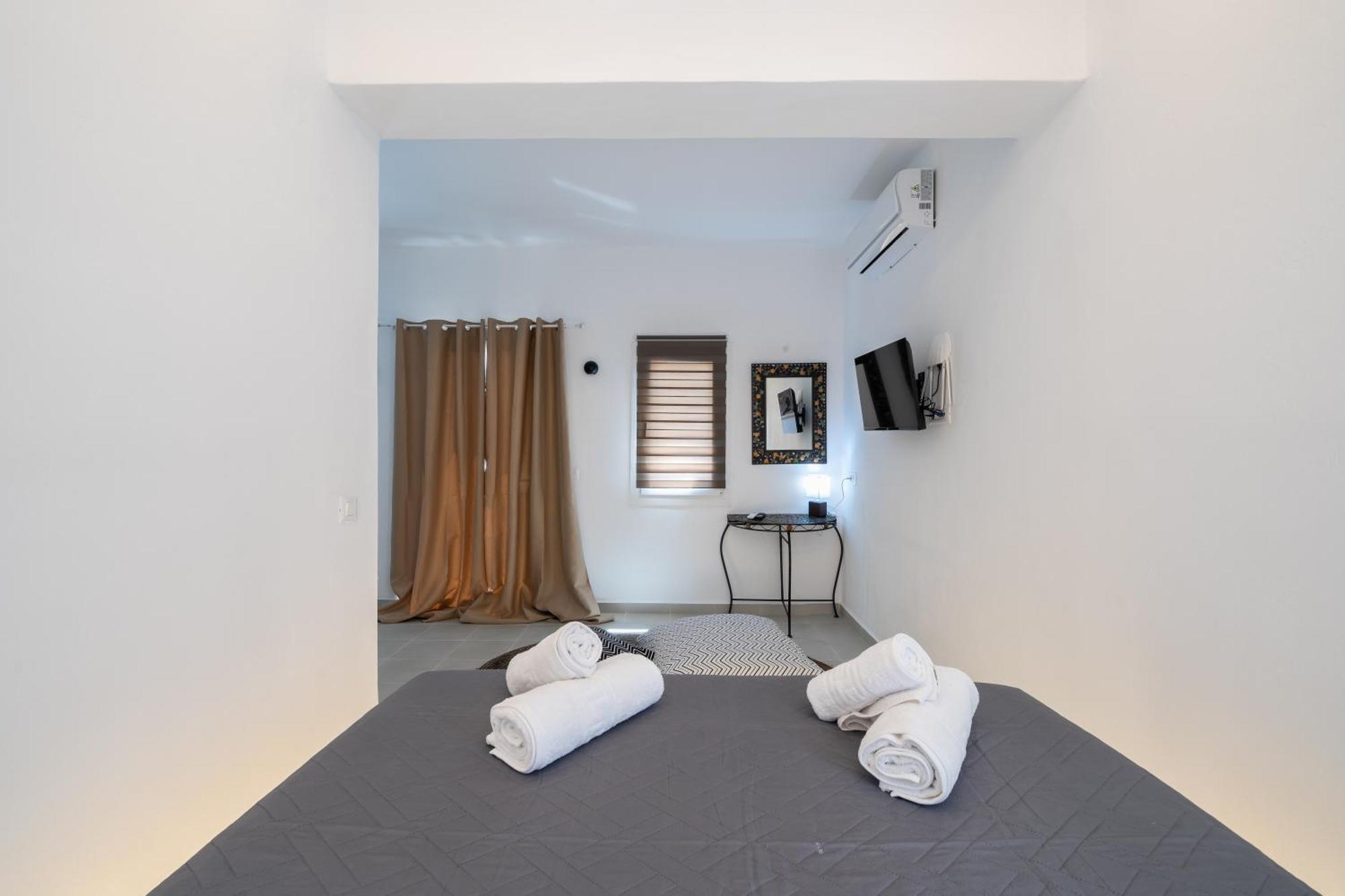 Acl'l Luxury Oia (Santorini)