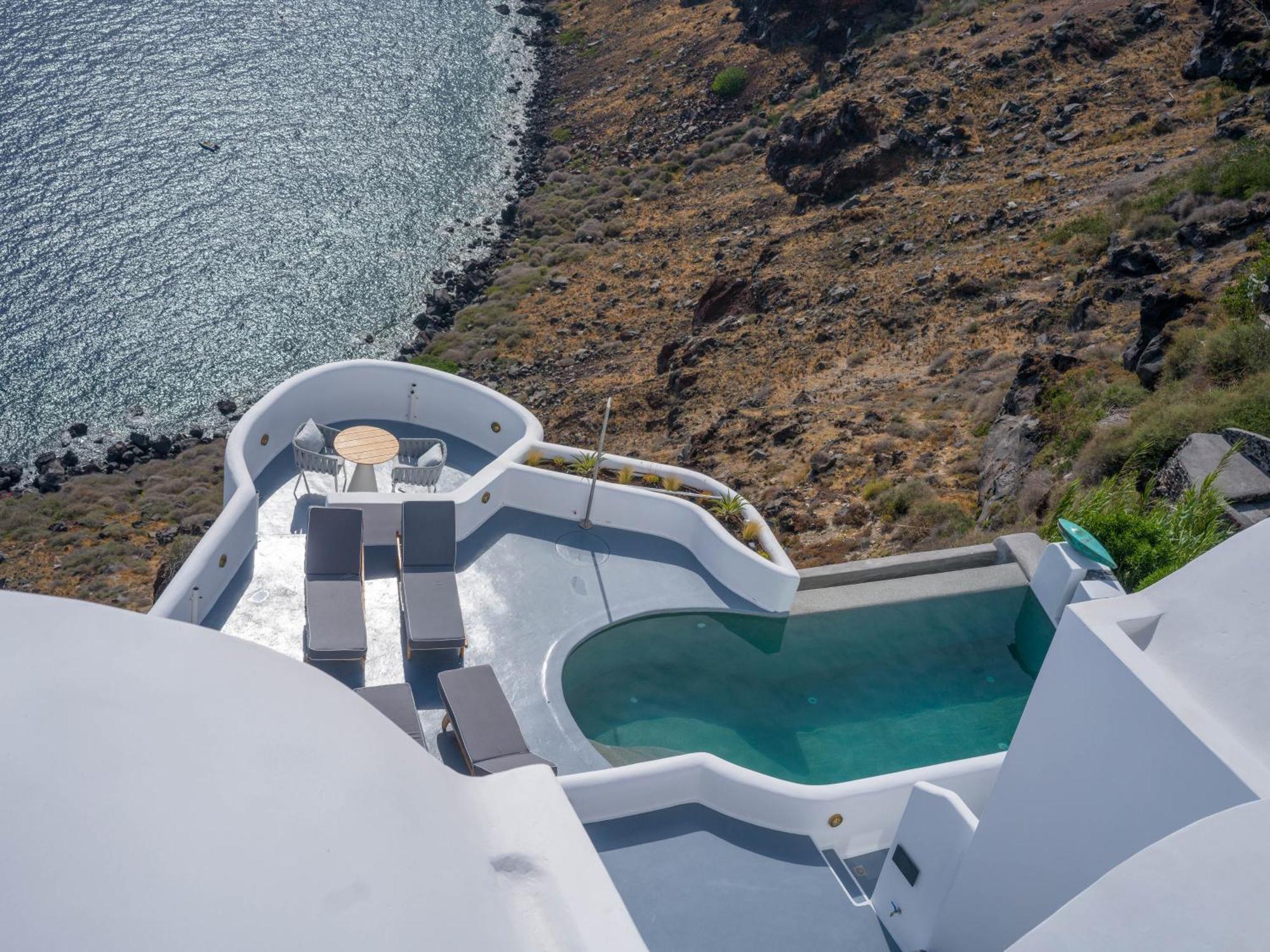 Ikies Santorini Hotel