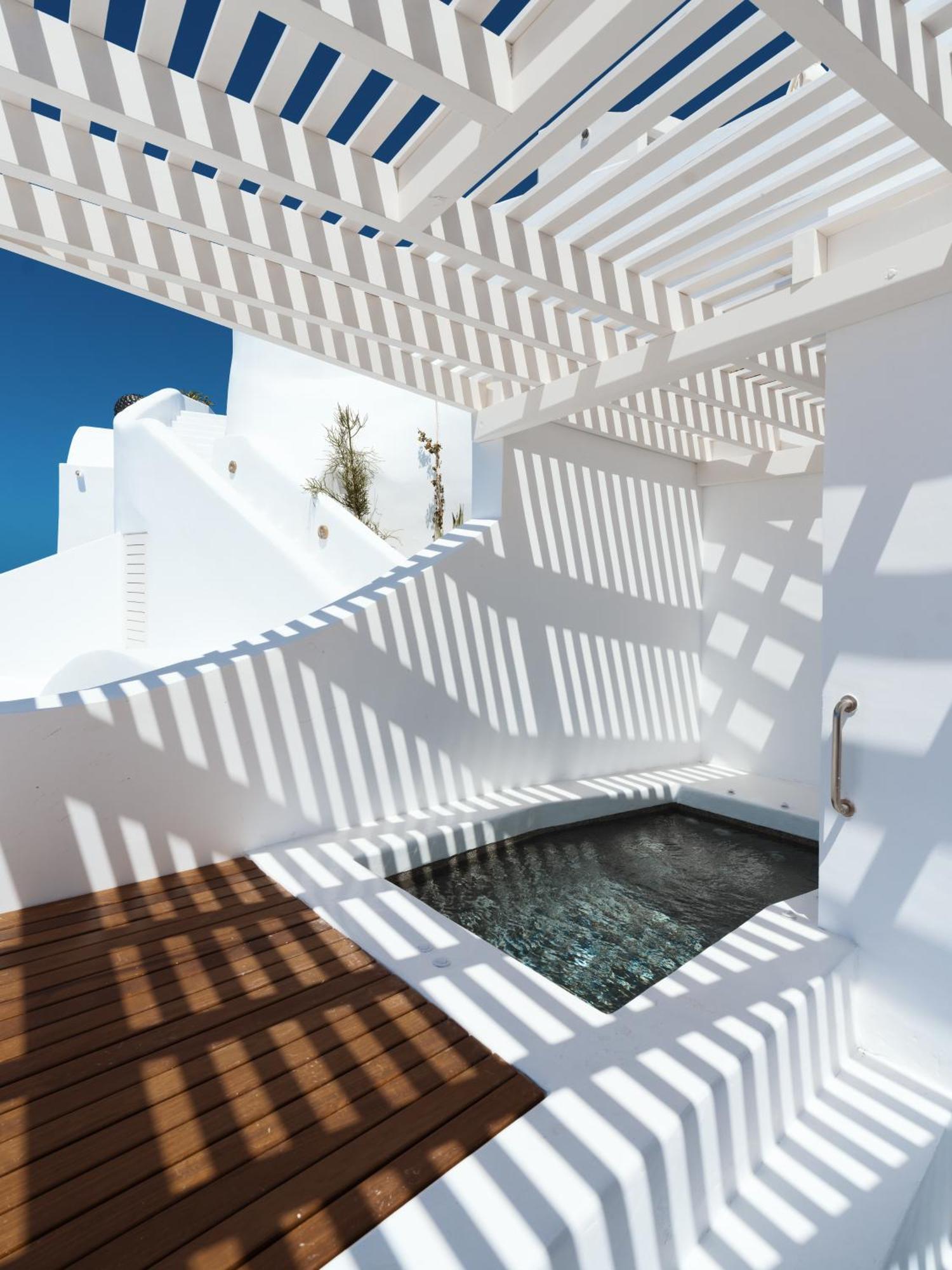 Ikies Santorini 4* Oia (Santorini)