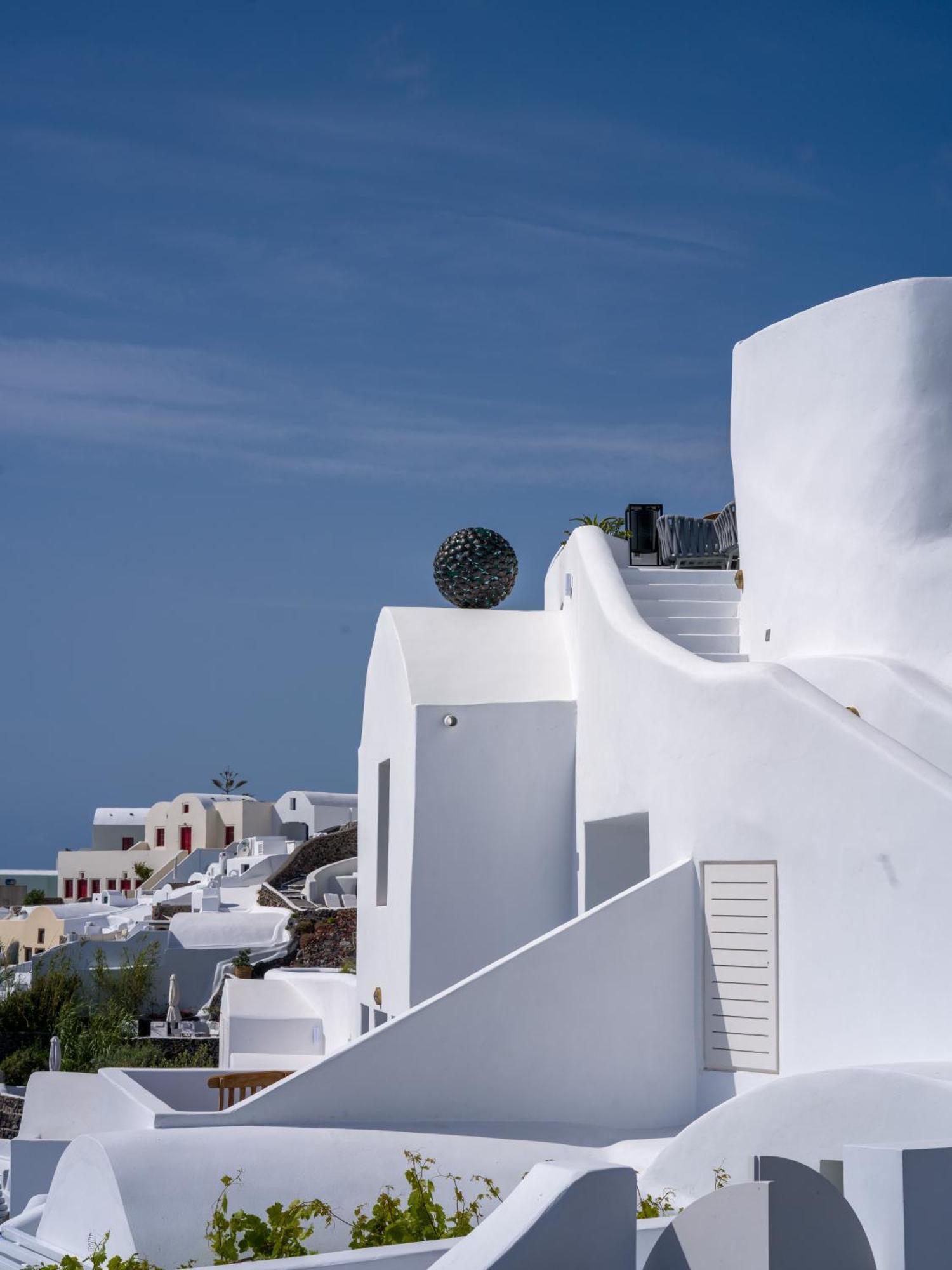 Ikies Santorini Hotel 4*