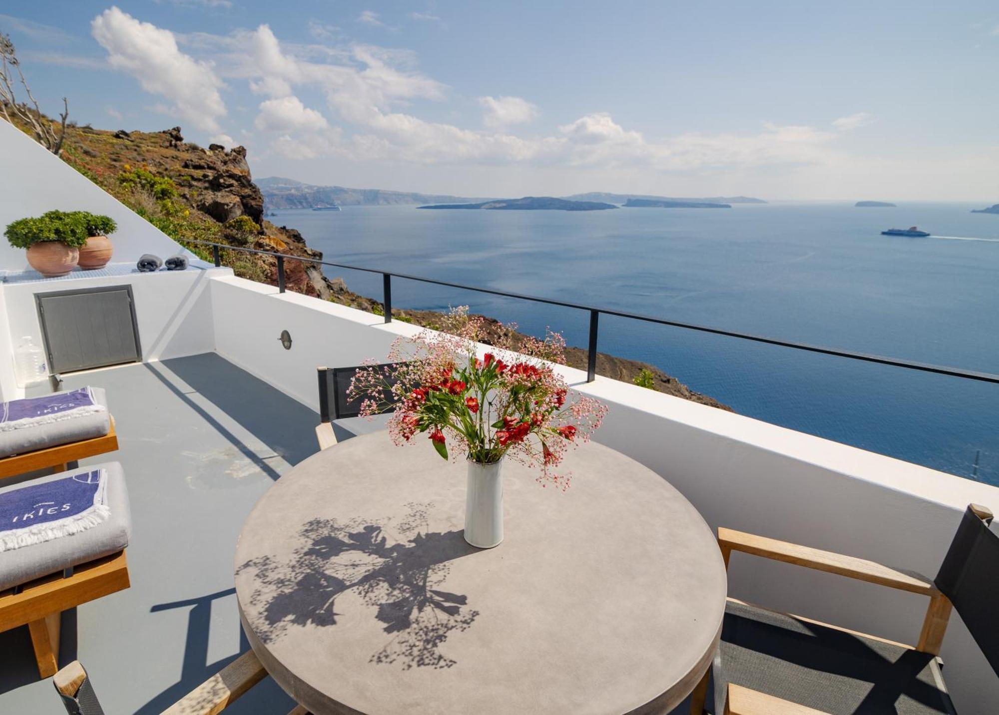 Ikies Santorini Hotel