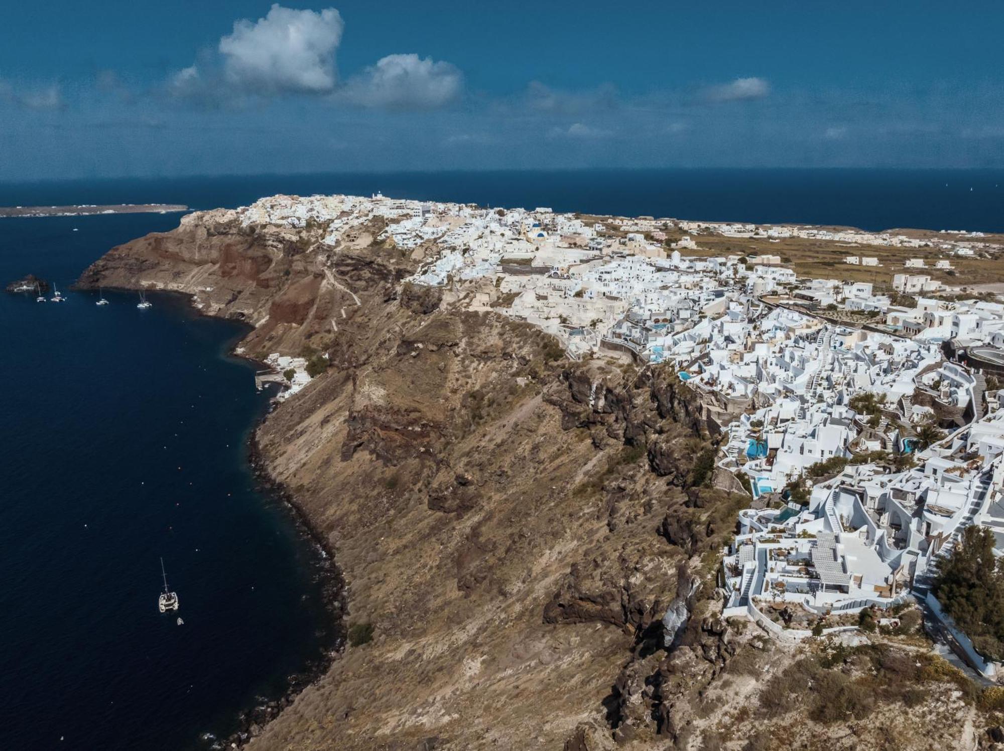 Hotel Ikies Santorini 4*