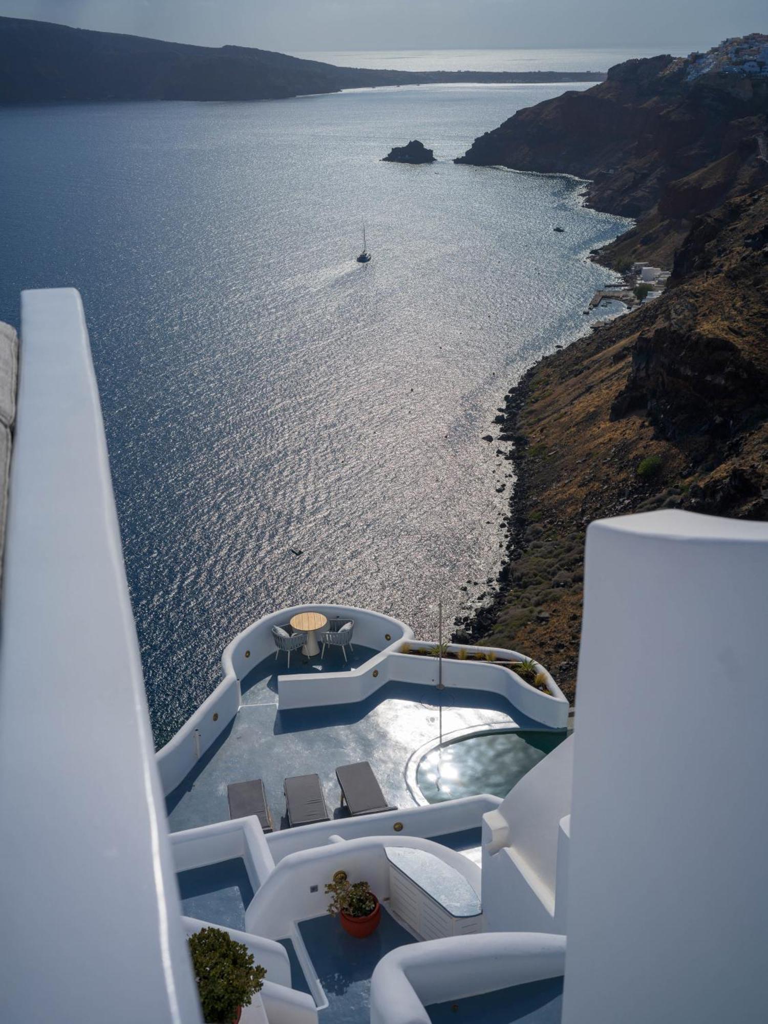 Ikies Santorini 4*
