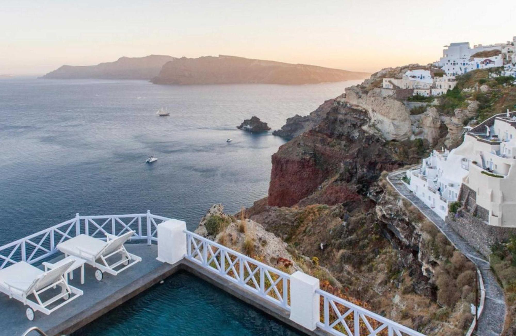 Villa Charming Santorini Yagos 1 Bedroom Min, Children Age 12 Years Private Furnished Balcony With Hot Tub Overlooking The Sea ,