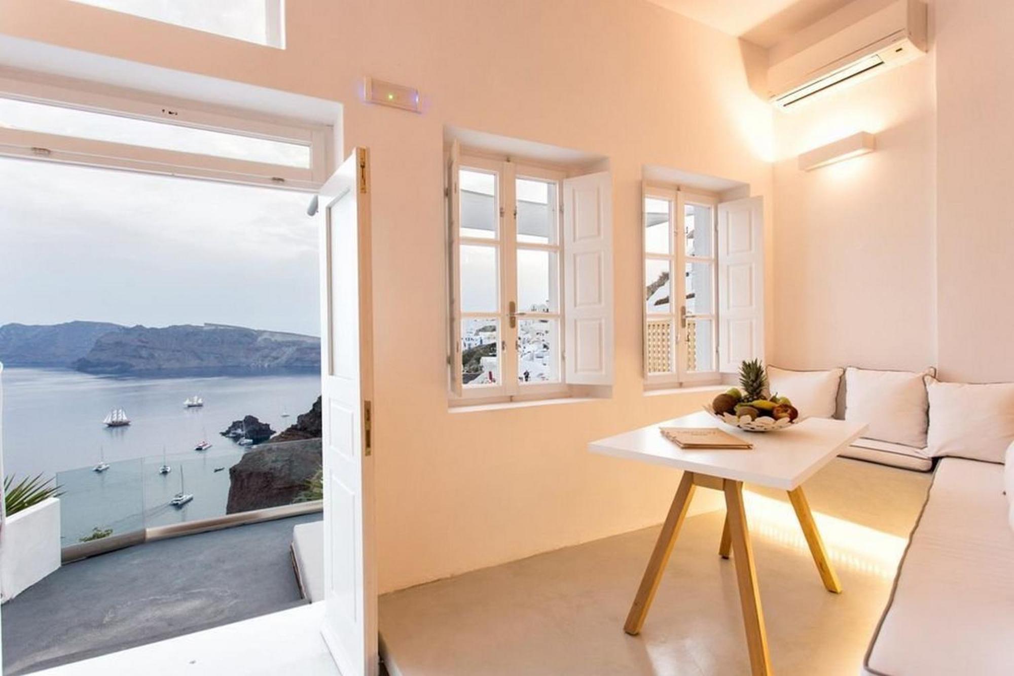 Charming Santorini Yagos 1 Bedroom Min, Children Age 12 Years Private Furnished Balcony With Hot Tub Overlooking The Sea , Villa *