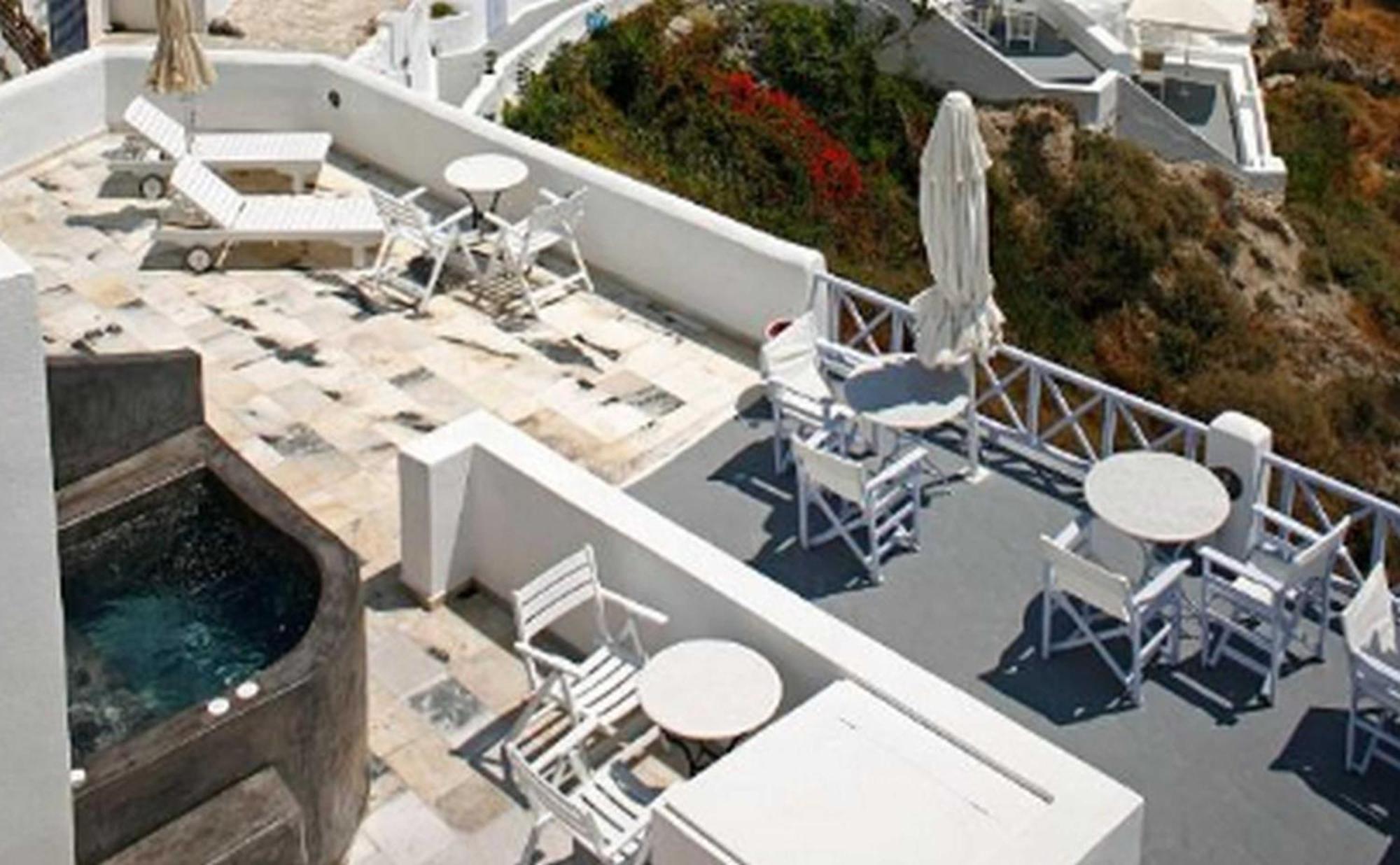 Charming Santorini Yagos 1 Bedroom Min, Children Age 12 Years Private Furnished Balcony With Hot Tub Overlooking The Sea , Villa Oia (Santorini)
