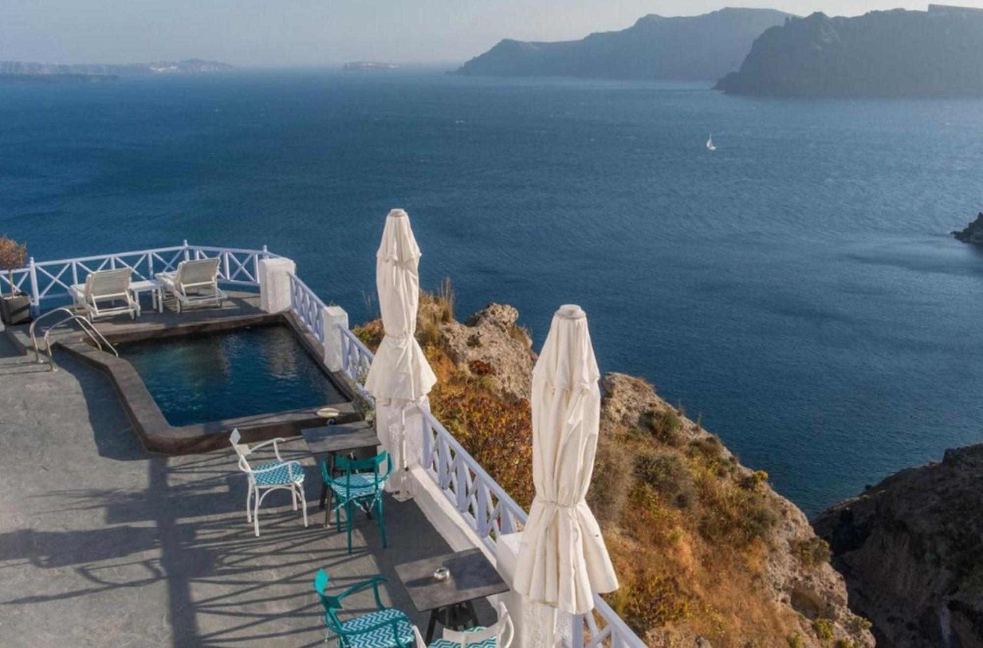 Charming Santorini Yagos 1 Bedroom Min, Children Age 12 Years Private Furnished Balcony With Hot Tub Overlooking The Sea , Oia (Santorini)