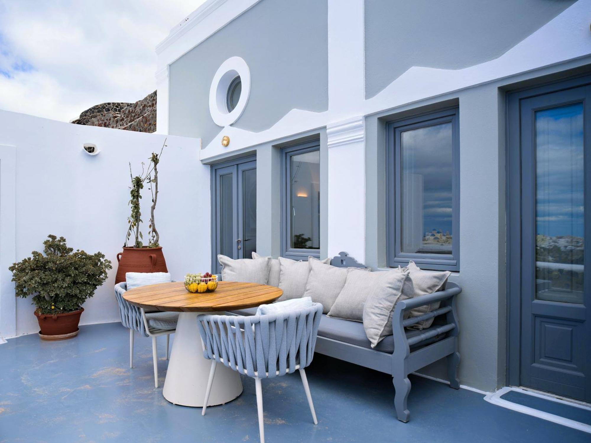 Hotel Ikies Santorini 4*