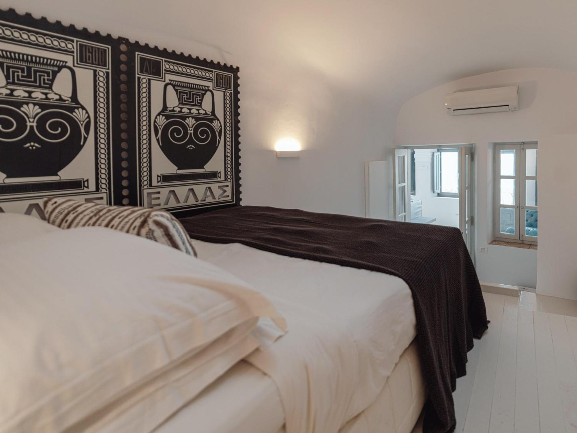 Ikies Santorini Hotel