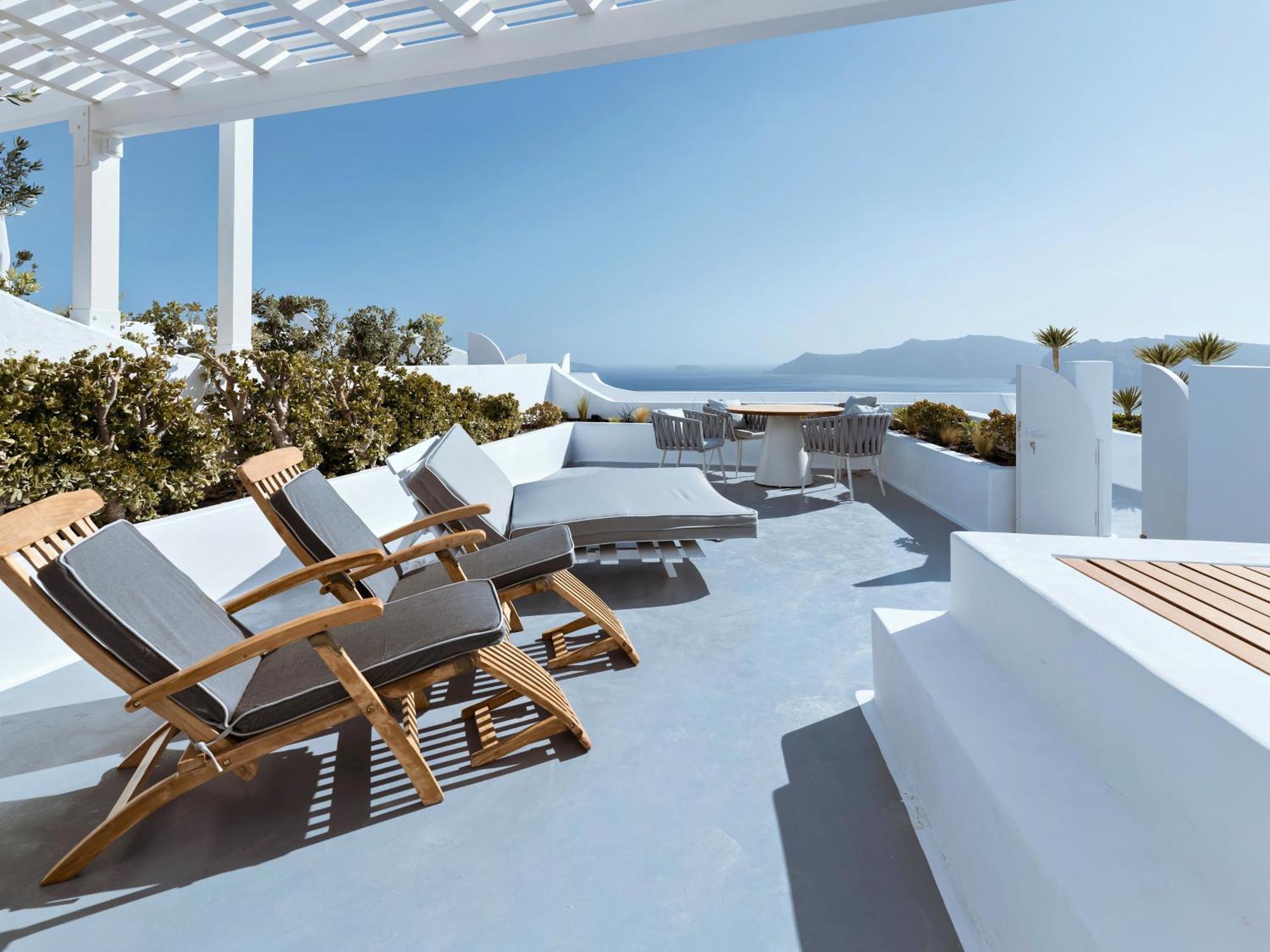Ikies Santorini Hotel 4*