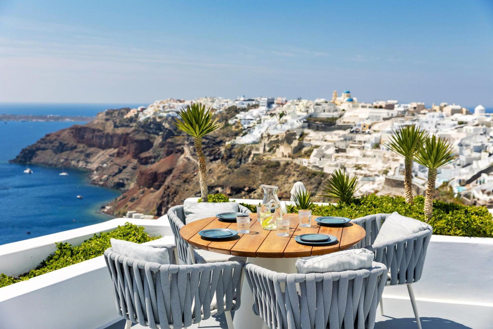 Ikies Santorini Hotel 4*