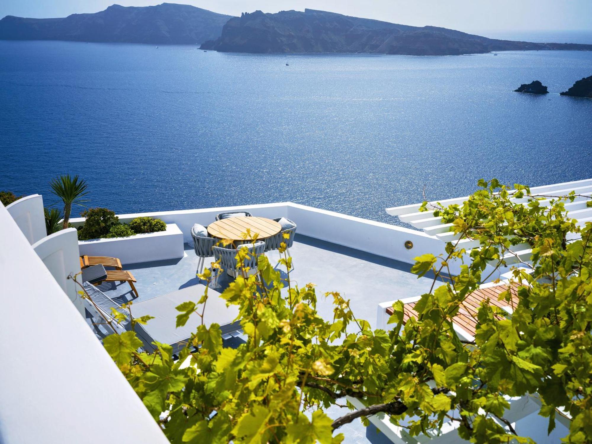 Ikies Santorini