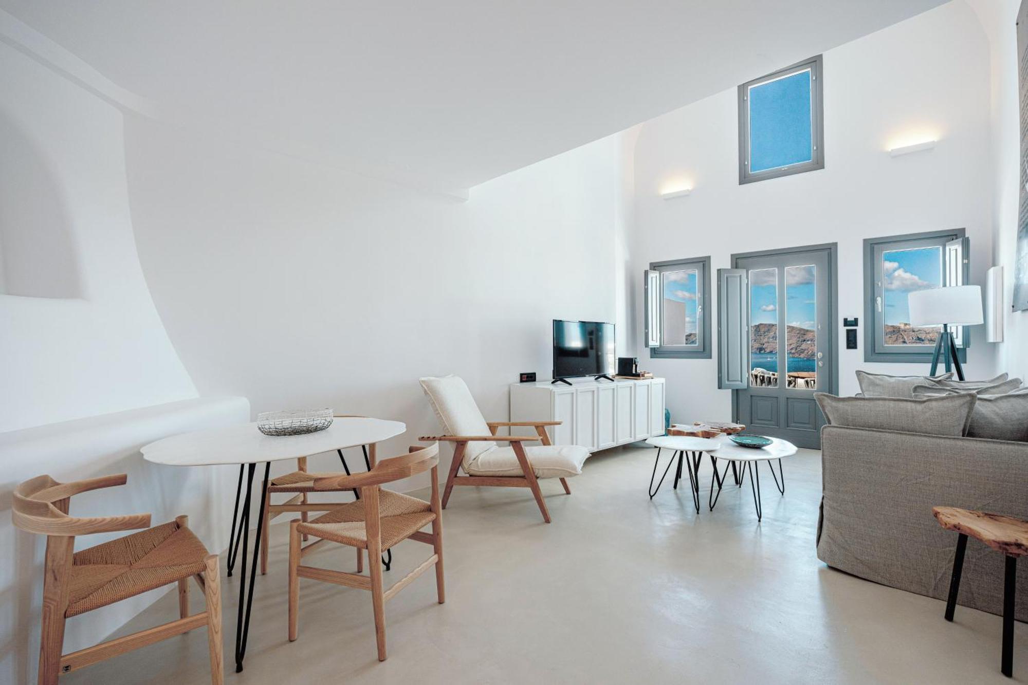 Ikies Santorini Hotel 4*