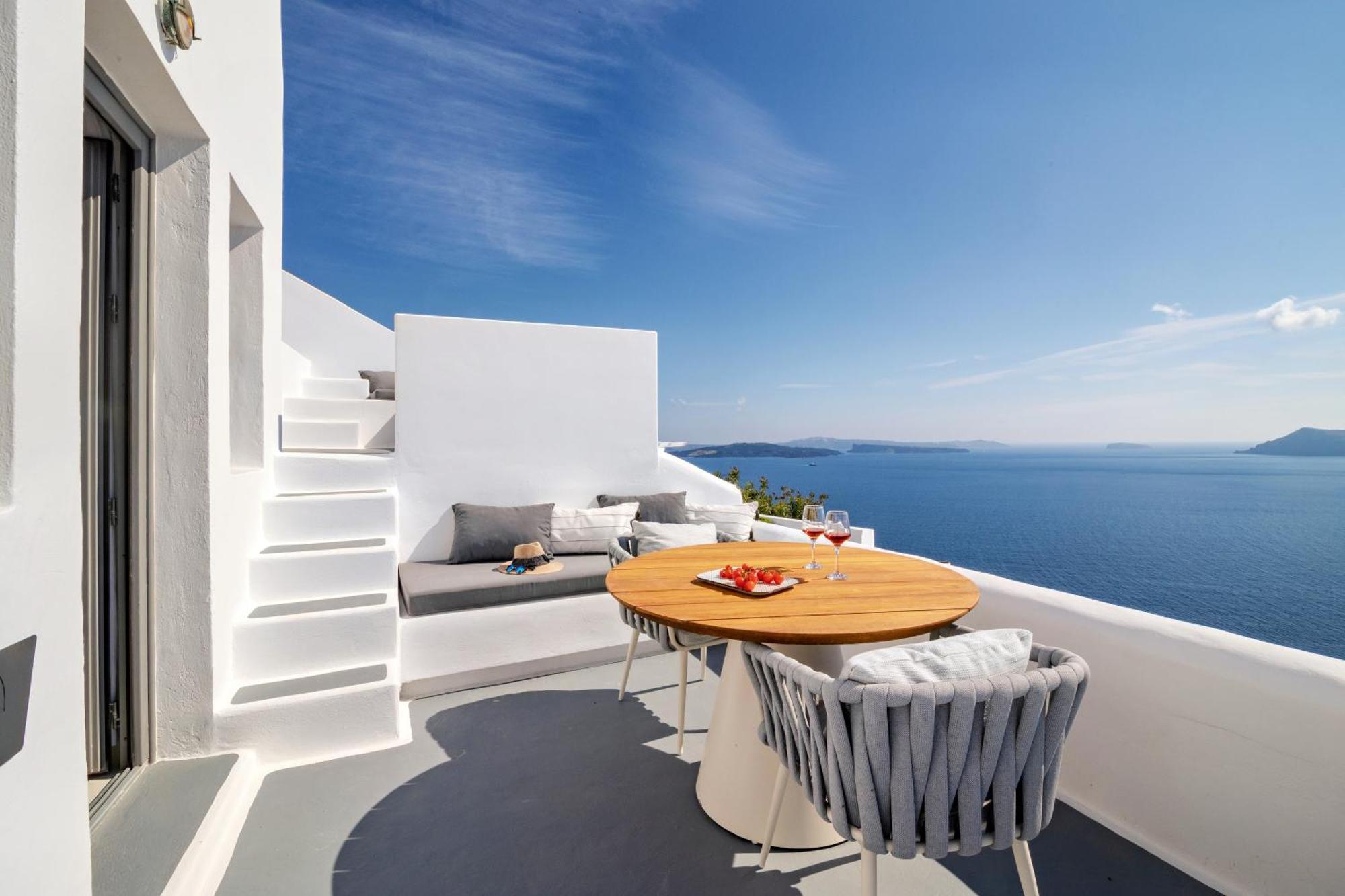 Hotel Ikies Santorini 4*
