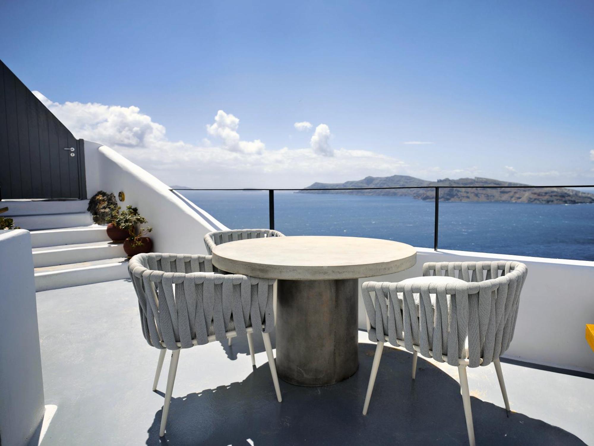 Ikies Santorini Hotel 4*
