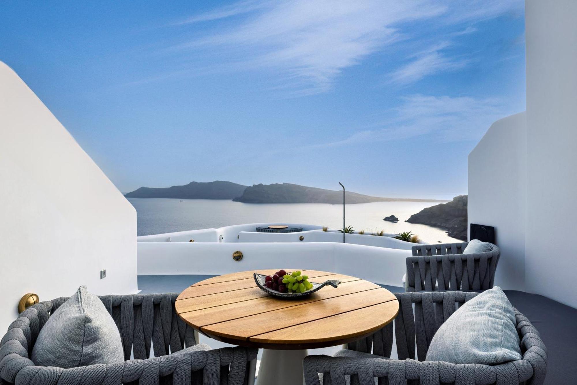 Ikies Santorini Hotel 4*