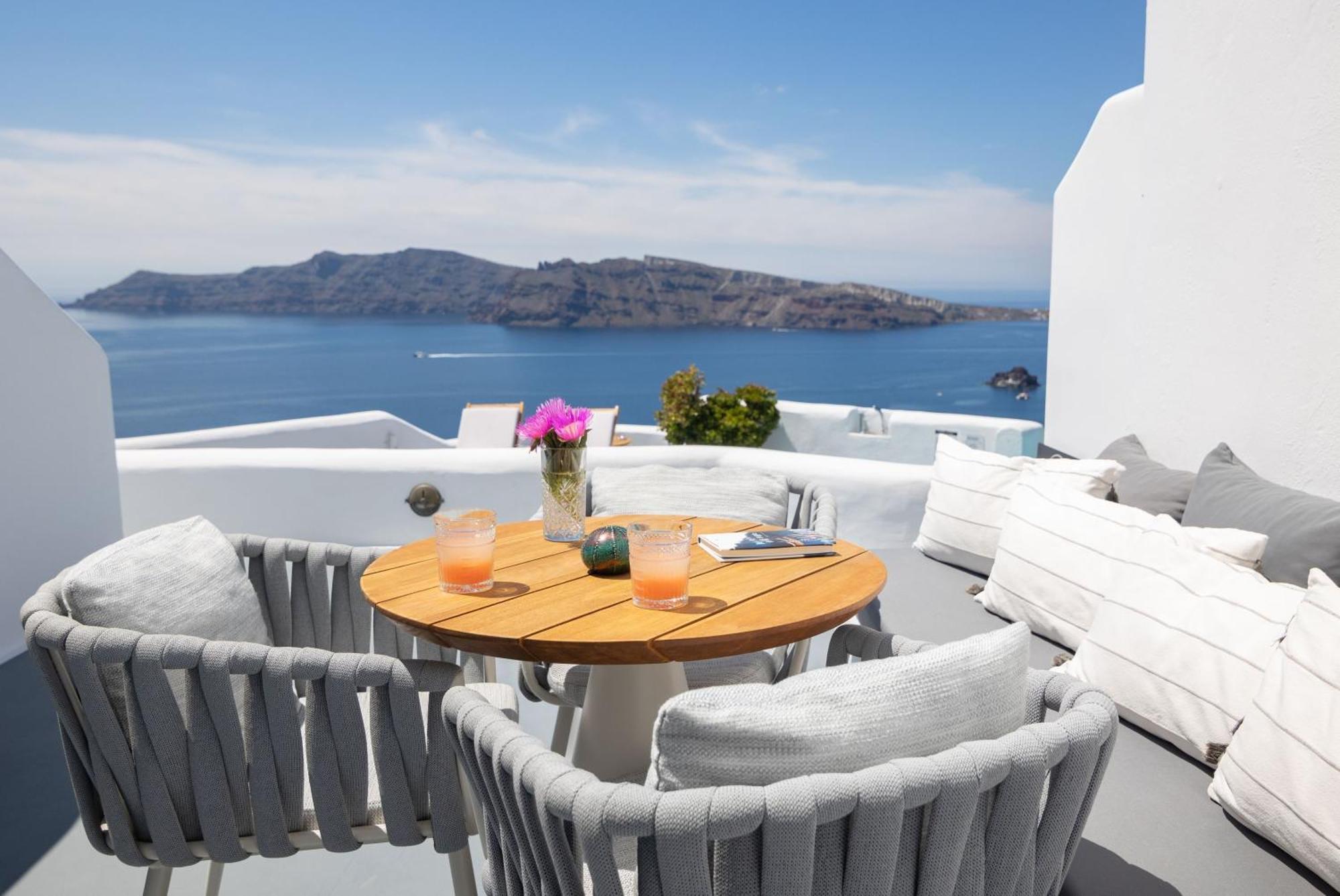 Hotel Ikies Santorini 4*