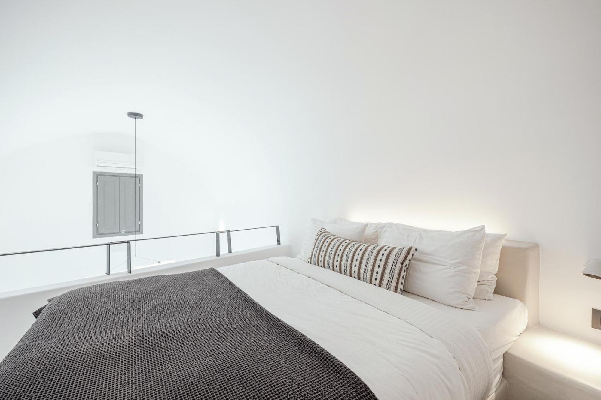 Ikies Santorini 4*