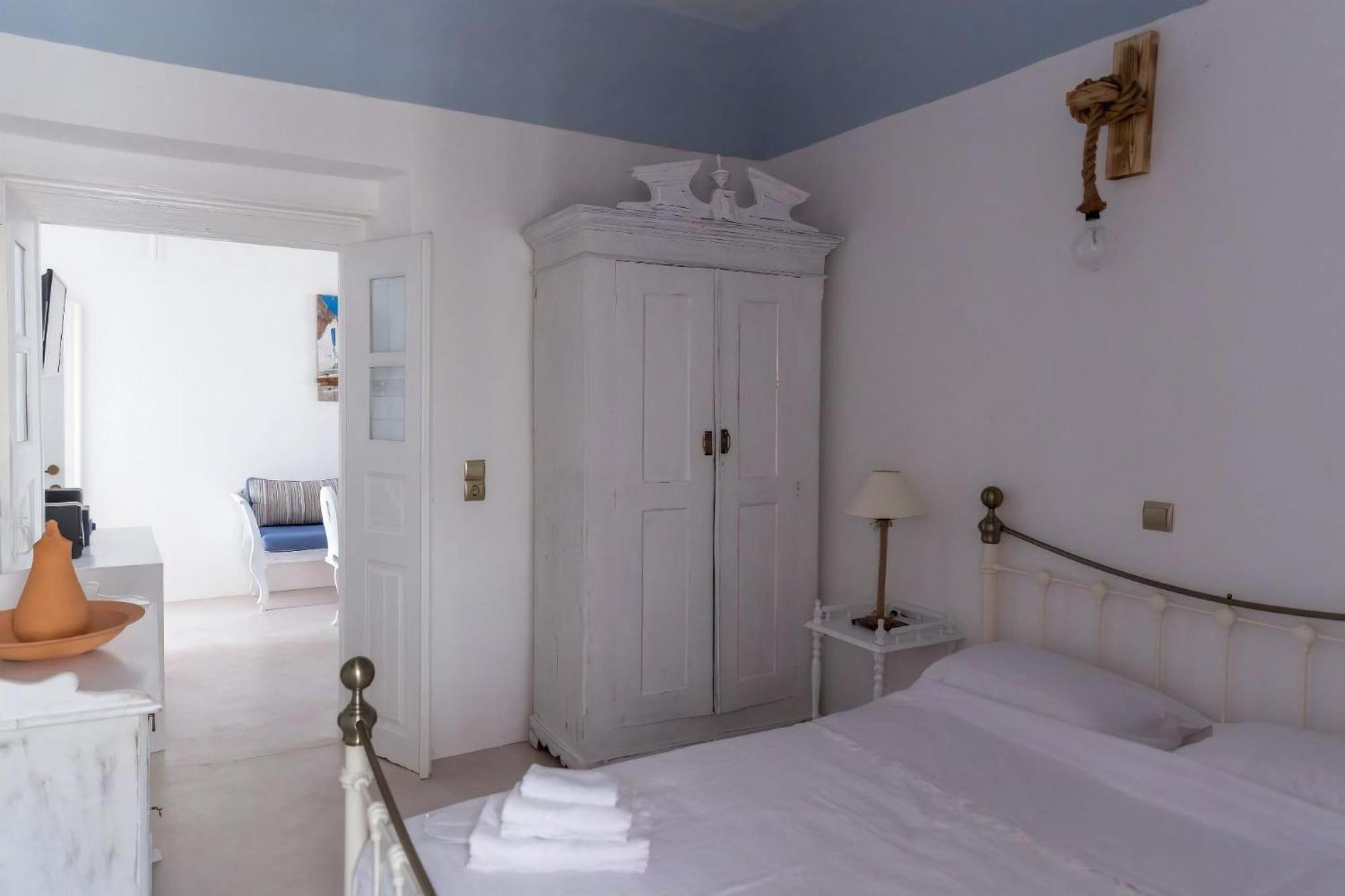 Beautiful Spectacular Sea Views Sunset Caldera Views Aegean Serenity Villa *