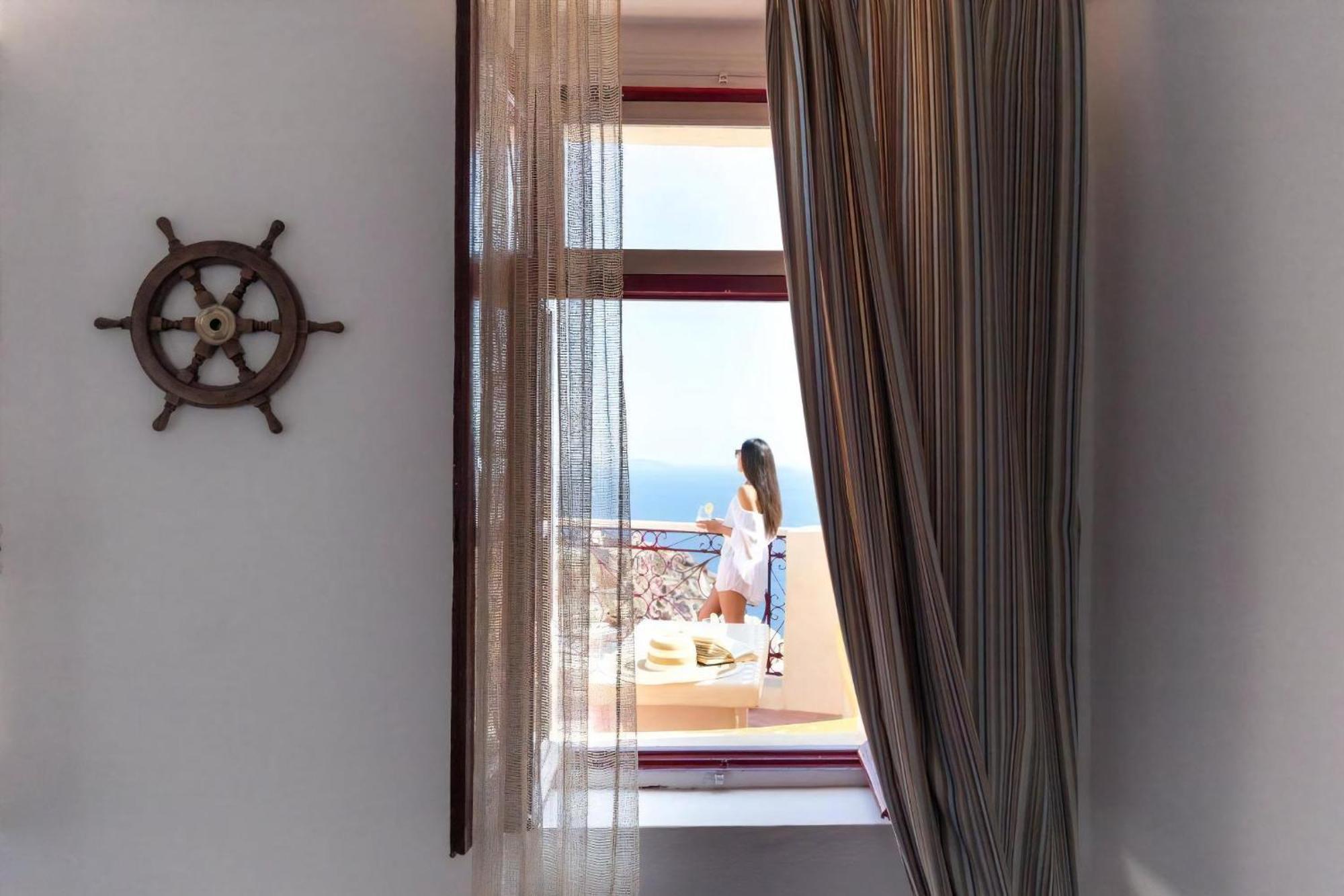 Beautiful Spectacular Sea Views Sunset Caldera Views Aegean Serenity Villa Oia (Santorini)