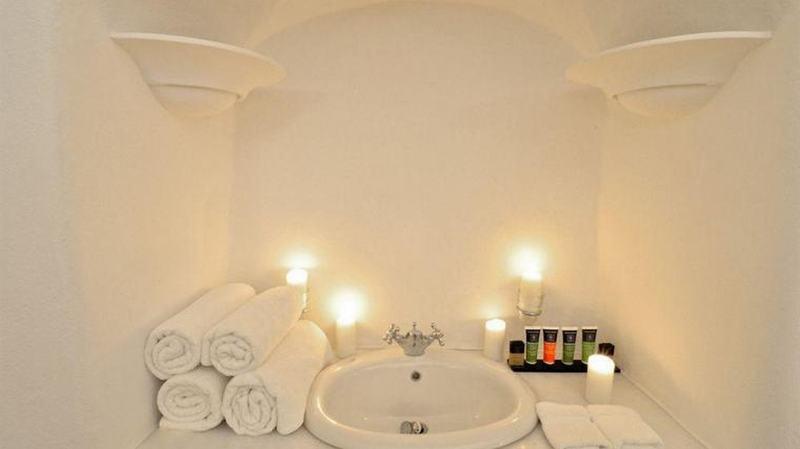 16 Hostel Oia (Santorini)